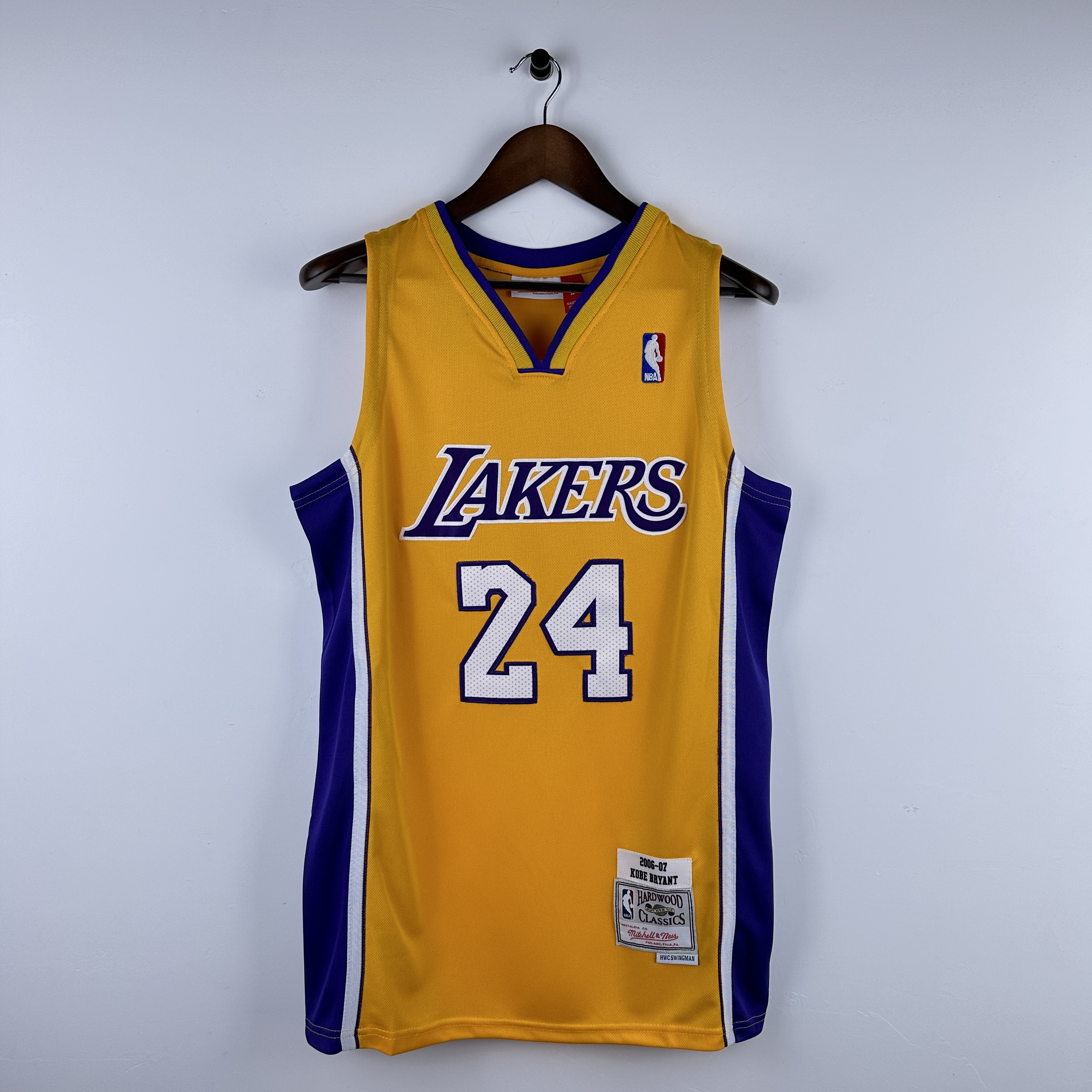 Embroidered MN Retro Jersey Lakers 06/07 Season V-neck Yellow No. 24 Kobe