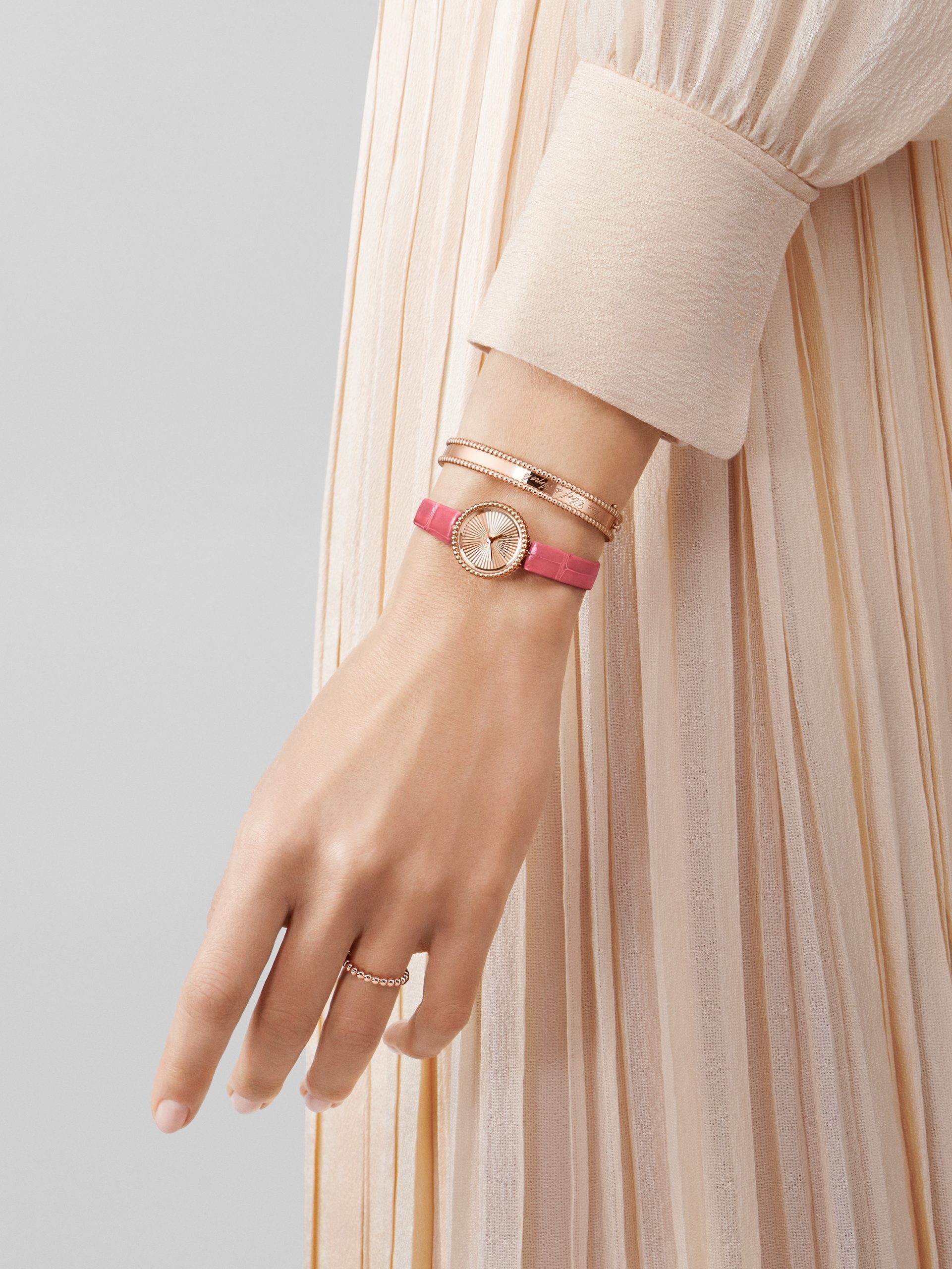 Perlee pearls of gold ring, medium model