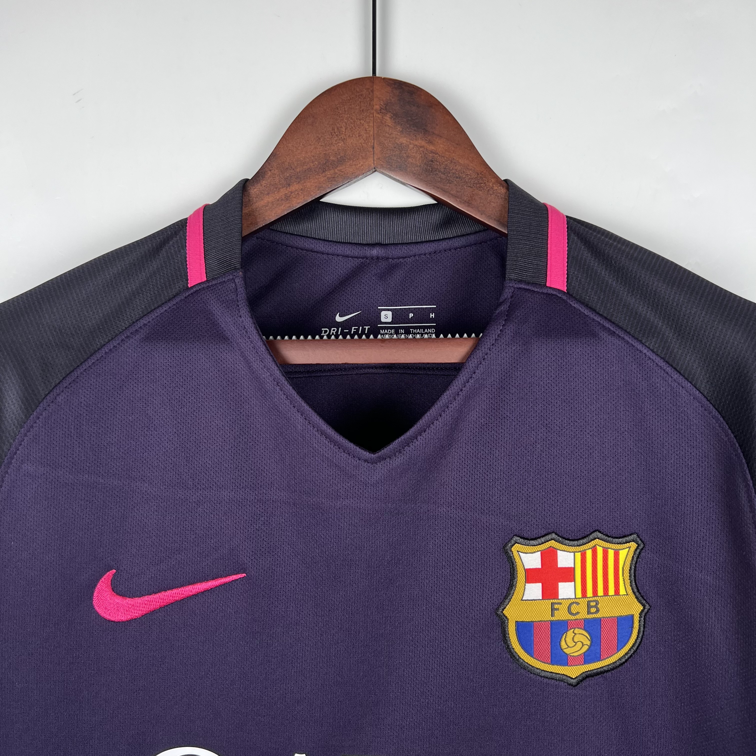 2016/17 Barcelona Away Retro Kit