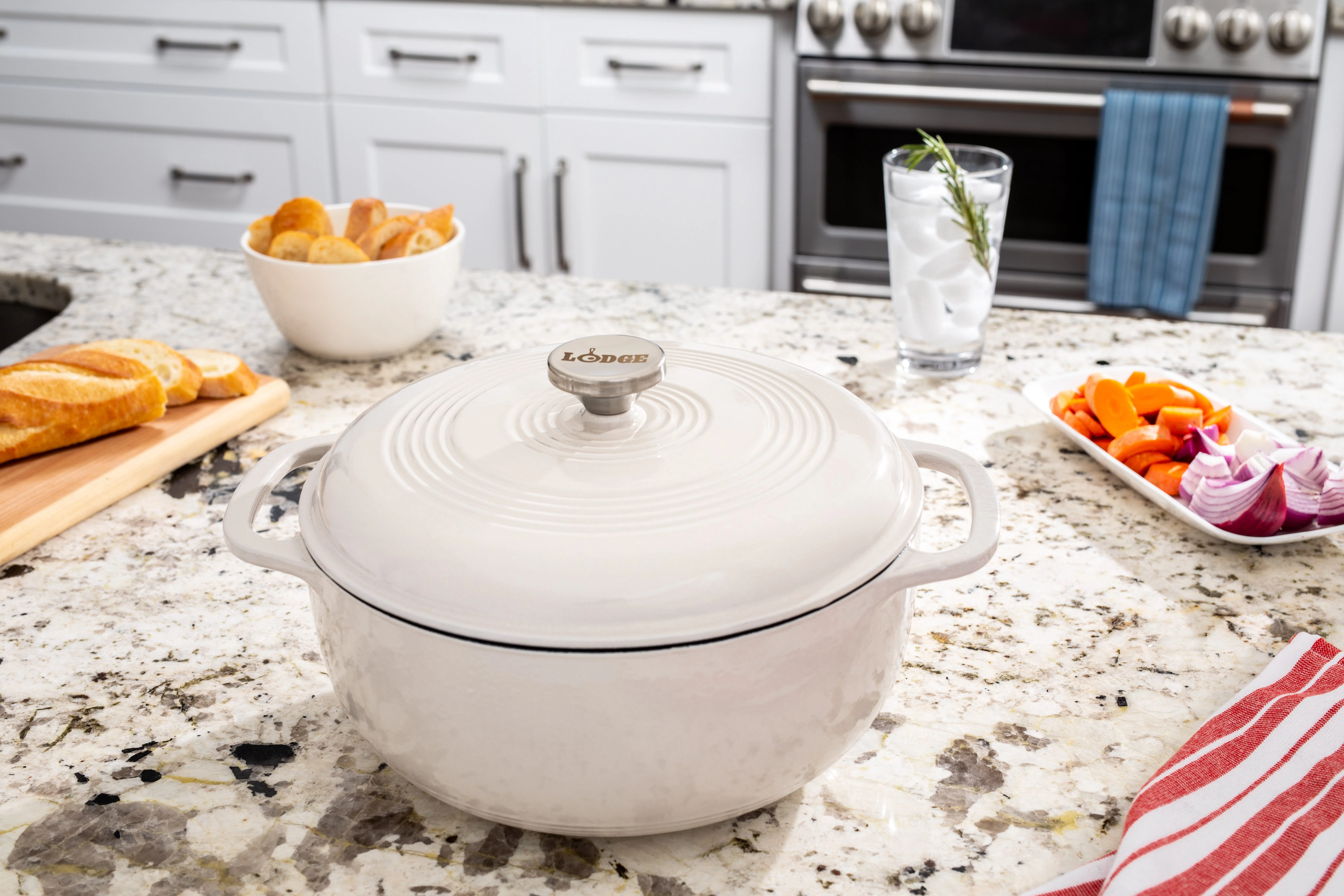 Lodge Enameled Cast Iron 6 Quart Blue Dutch Oven & Cover