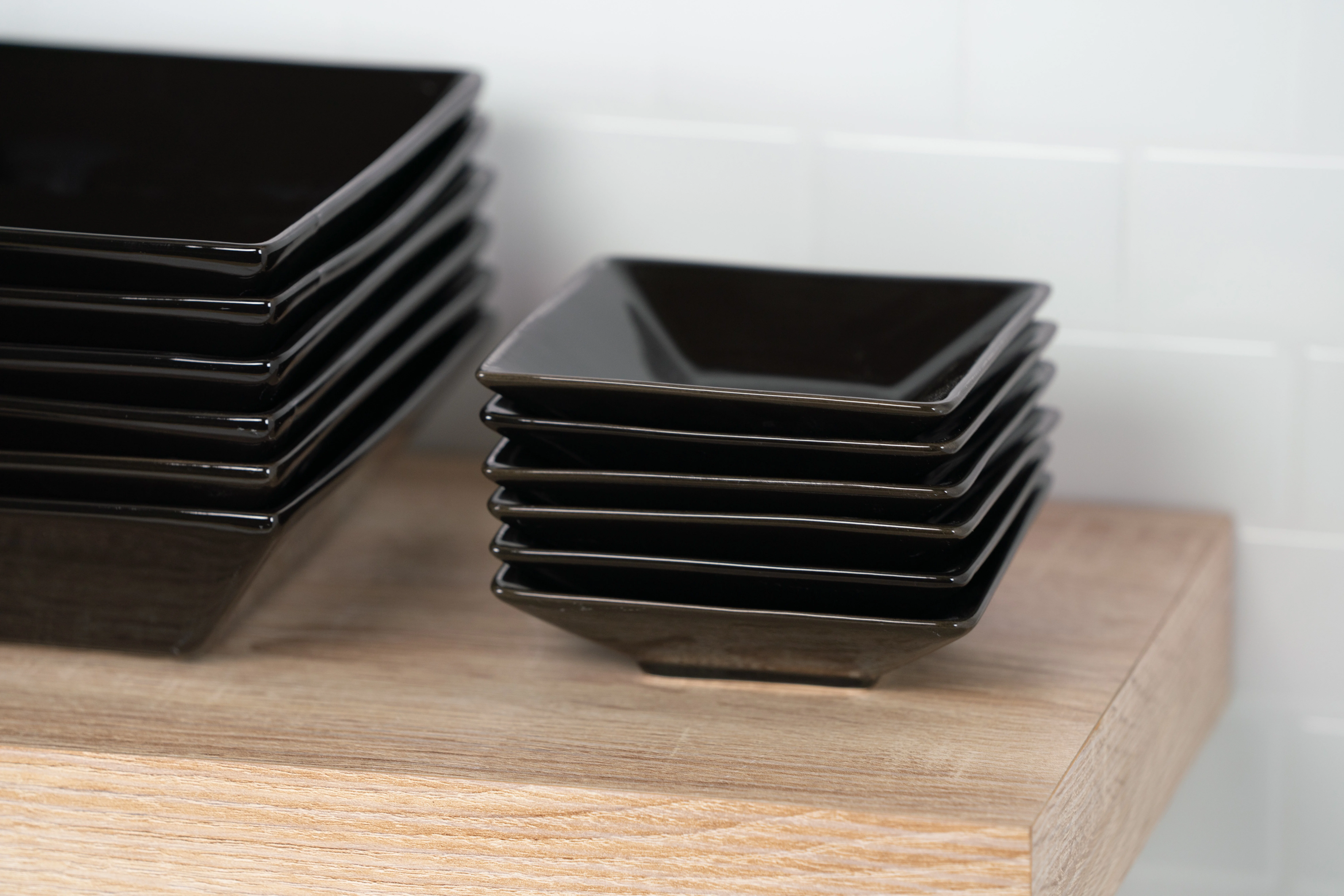 10 Strawberry Street Nova Square 40 Piece Stoneware Dinnerware Set, Gray