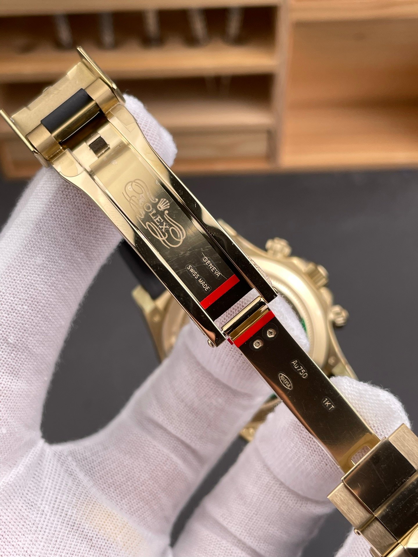Rolex Daytona Gold Mother-of-Pearl Rubber