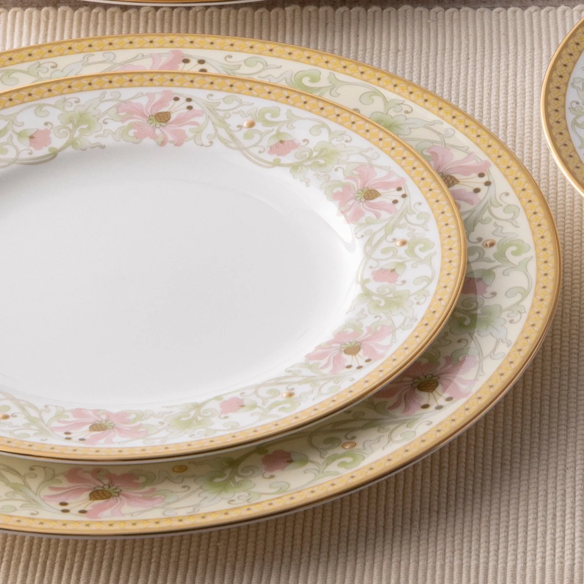 Noritake Blooming Splendor 12-Piece Dinnerware Set, Service for 4