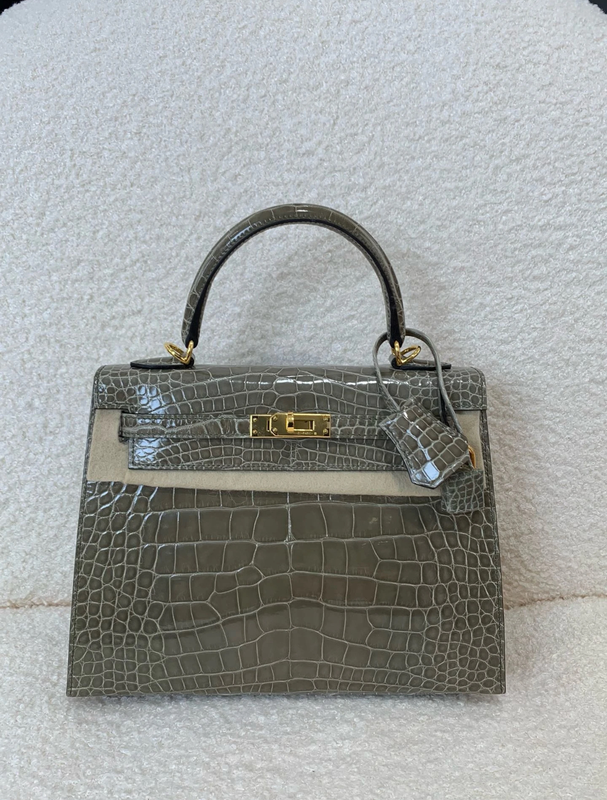 Hermès Kelly 25-28 turtledove grey crocodile leather