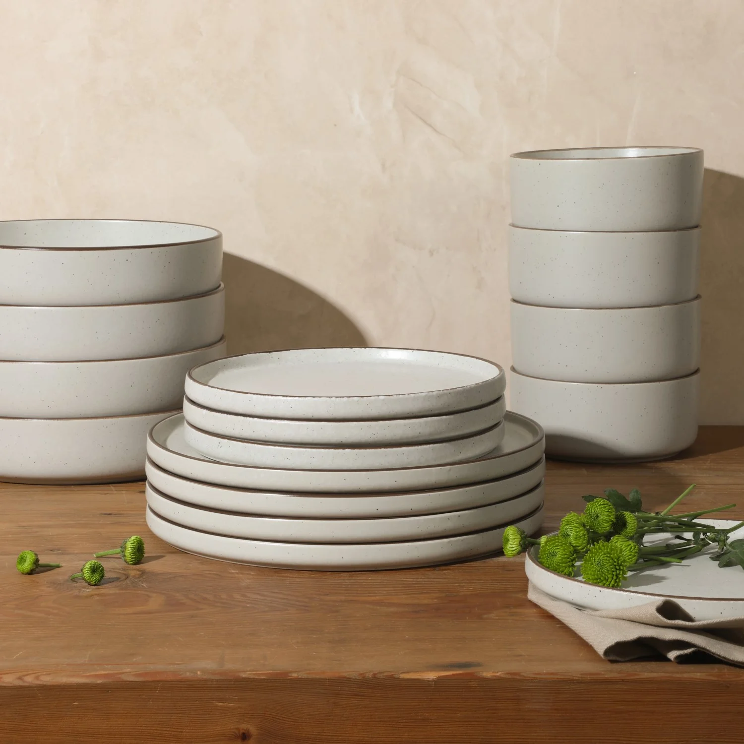 Gibson Elite Gelston Stoneware Matte Reactive Glaze 16 Piece (Service for 4) Plates and Bowl Dinnerware Set - Grey