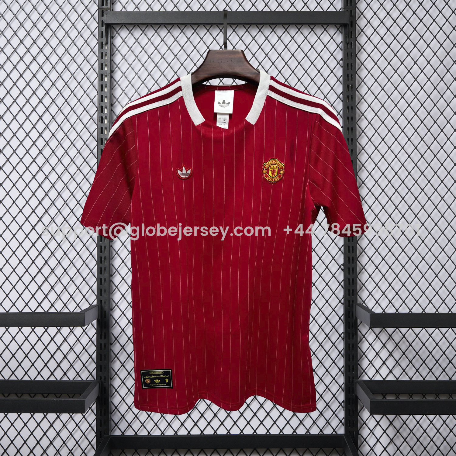 Manchester United 25-26 Trefoil Red Travel Jersey - Fans Version