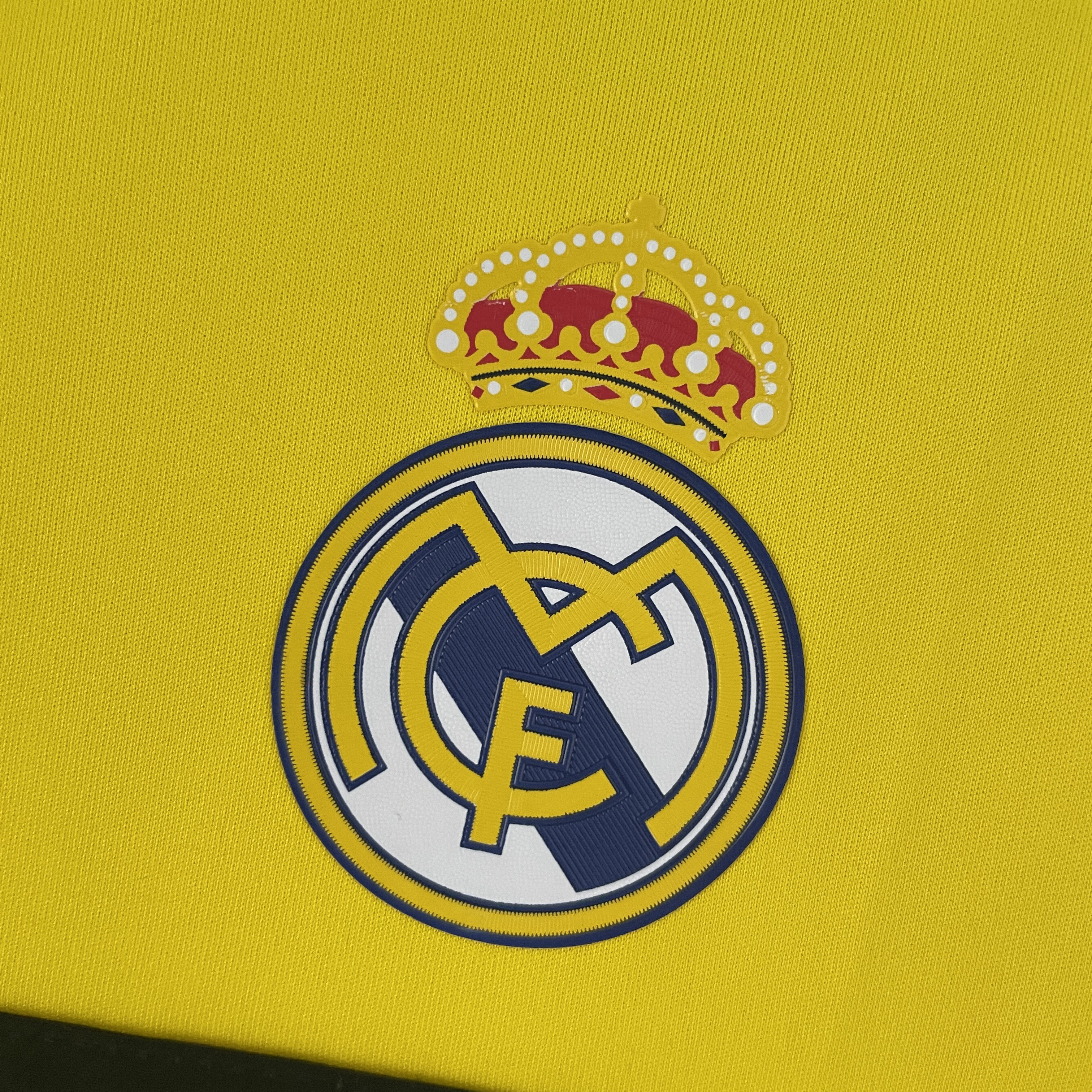 2011/12 Real Madrid yellow goalkeeper jersey 1:1 Thai quality - Fans Edition