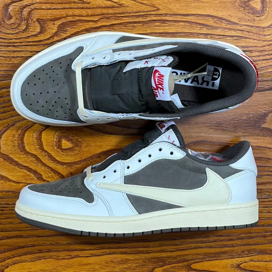 Jordan 1 Retro Low Travis Scott
