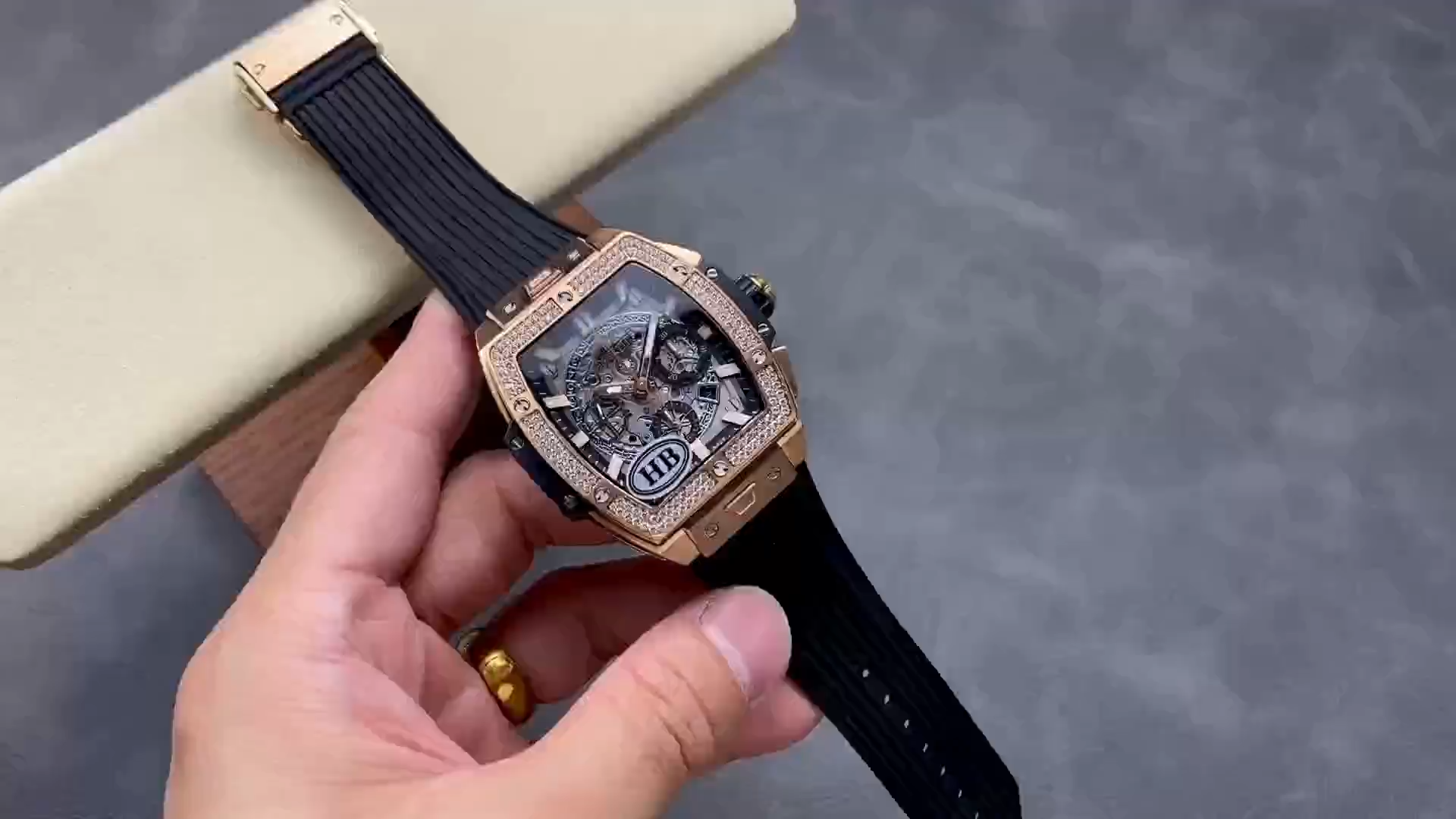 【Super Clone】Hublot Spirit of Big Bang King Gold Diamonds 42 mm 642.OX.0180.RX.1104