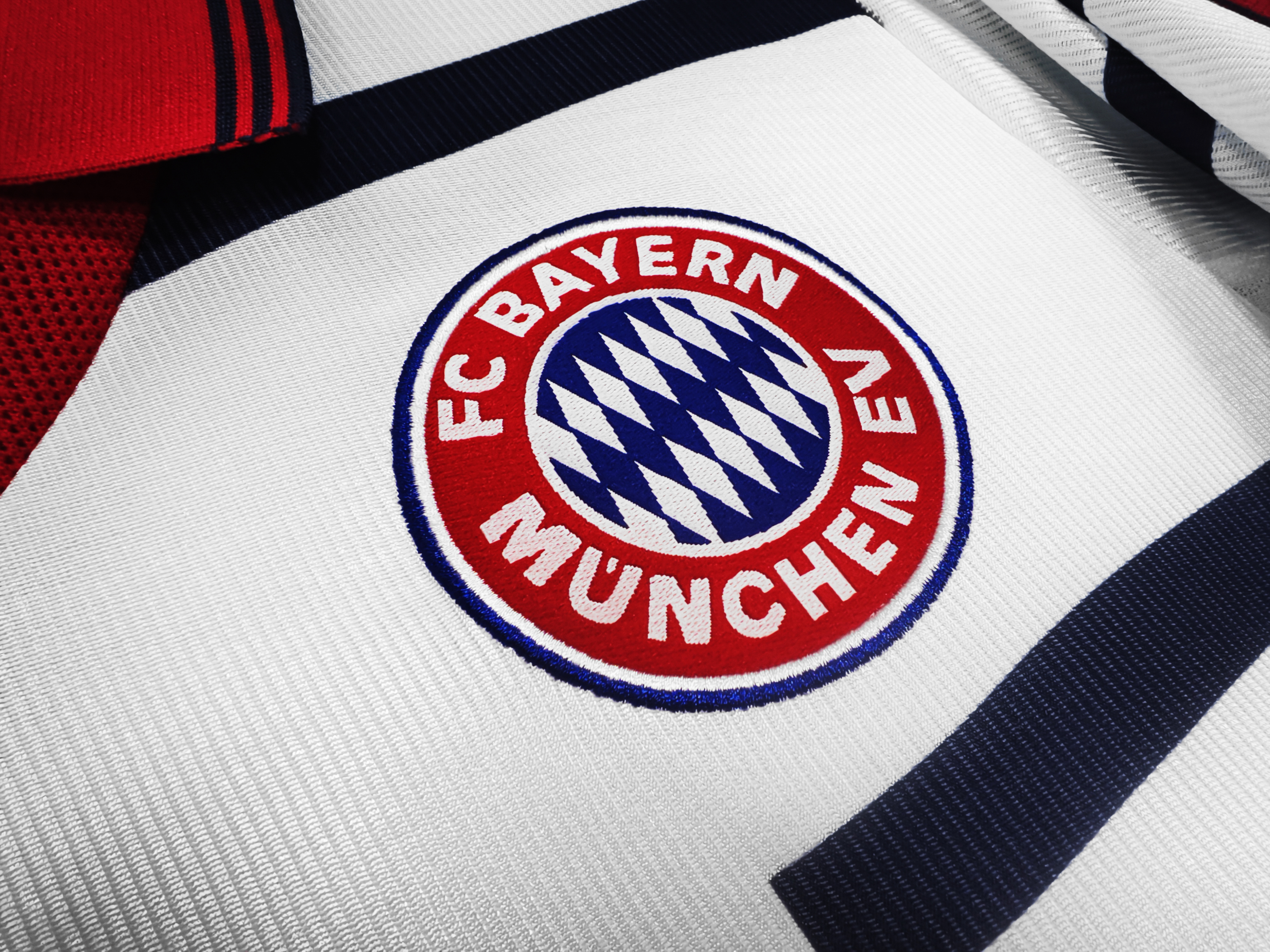 1998/00 Bayern Munich Away Retro Jersey 1:1 Thai Quality - Fans Edition