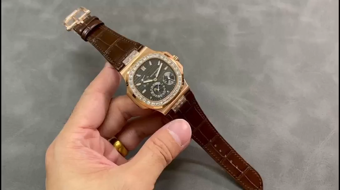 【Super Clone】Replica Patek Philippe Nautilus 5724 001 40mm Mens Watch
