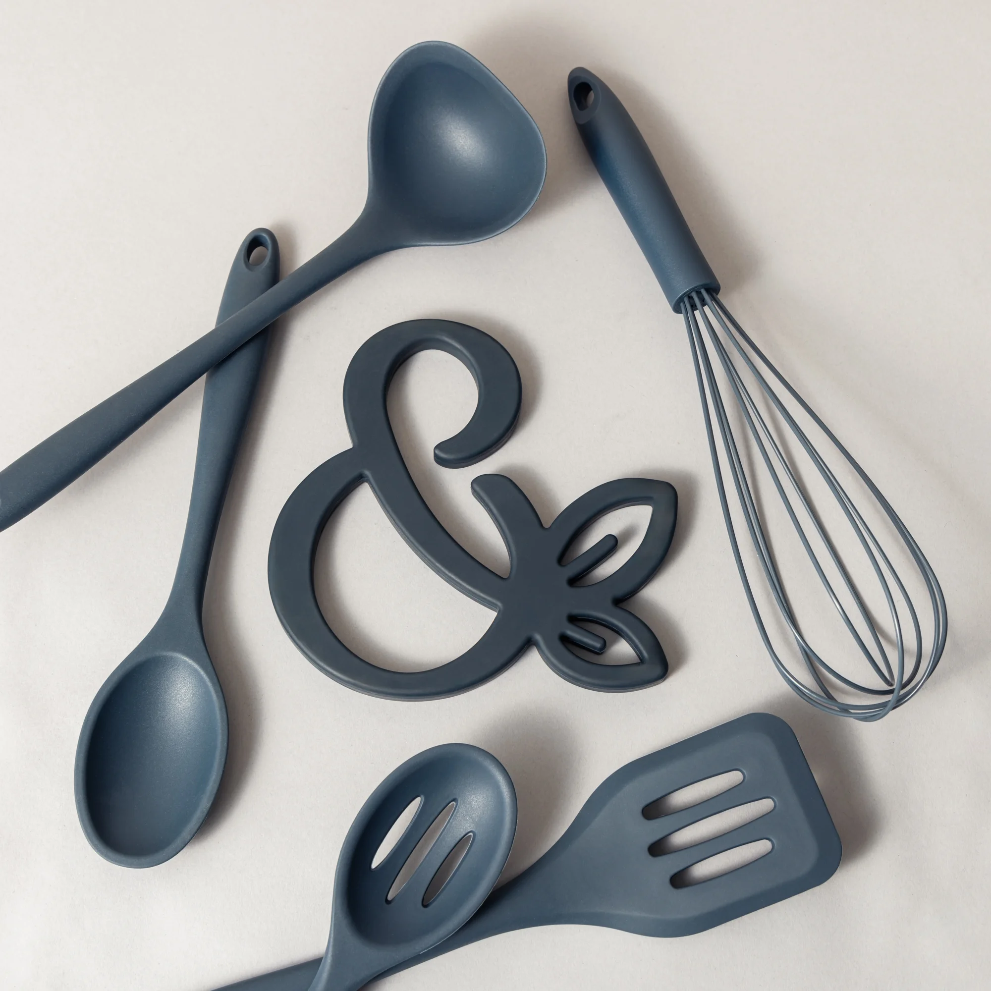Thyme & Table 18-Piece Non-stick Diecast Cookware & Silicone Utensil Set, Pots and Pans Set - Atlantic Blue