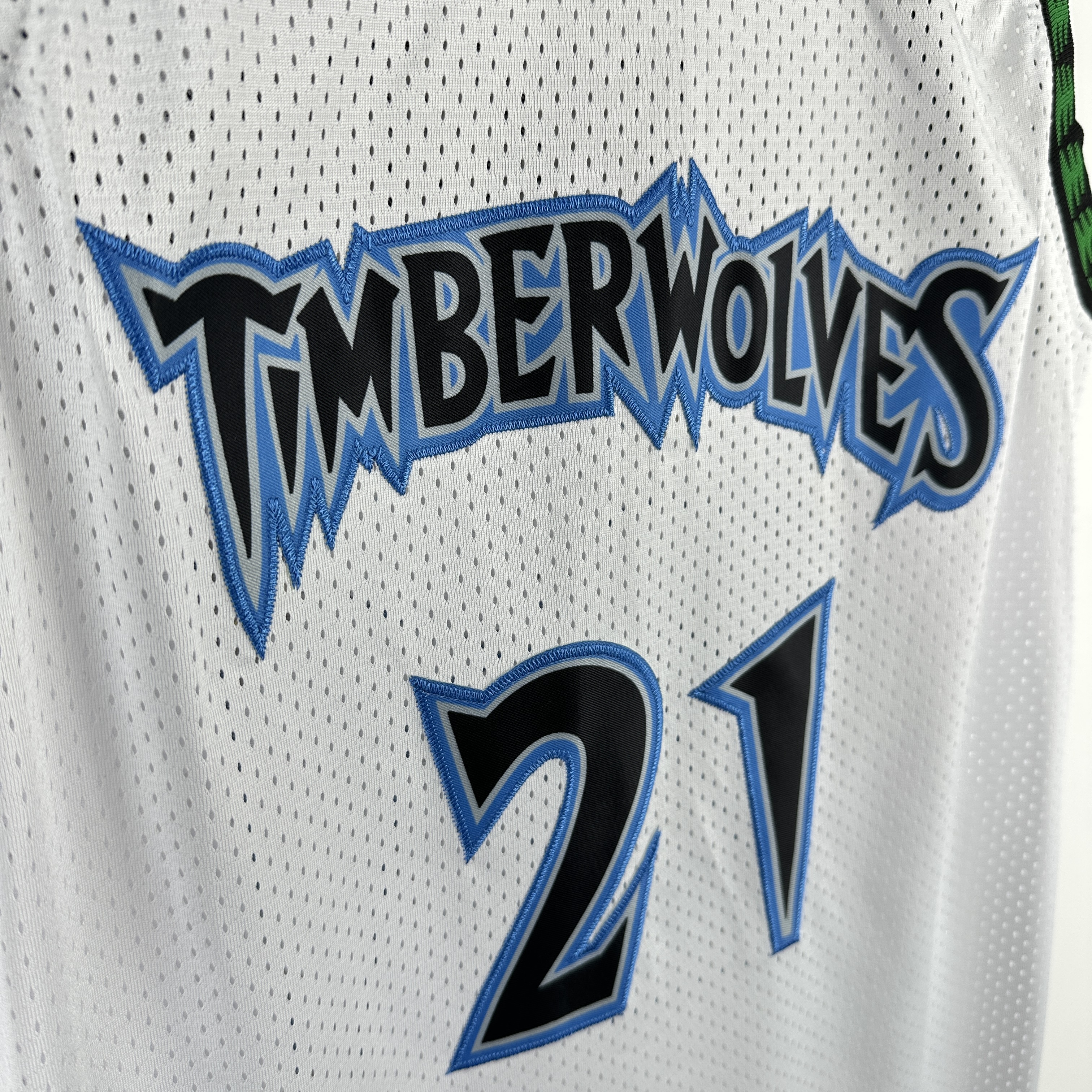 Embroidered MN retro jersey Timberwolves 97/98 season white No. 21 Kevin Garnett