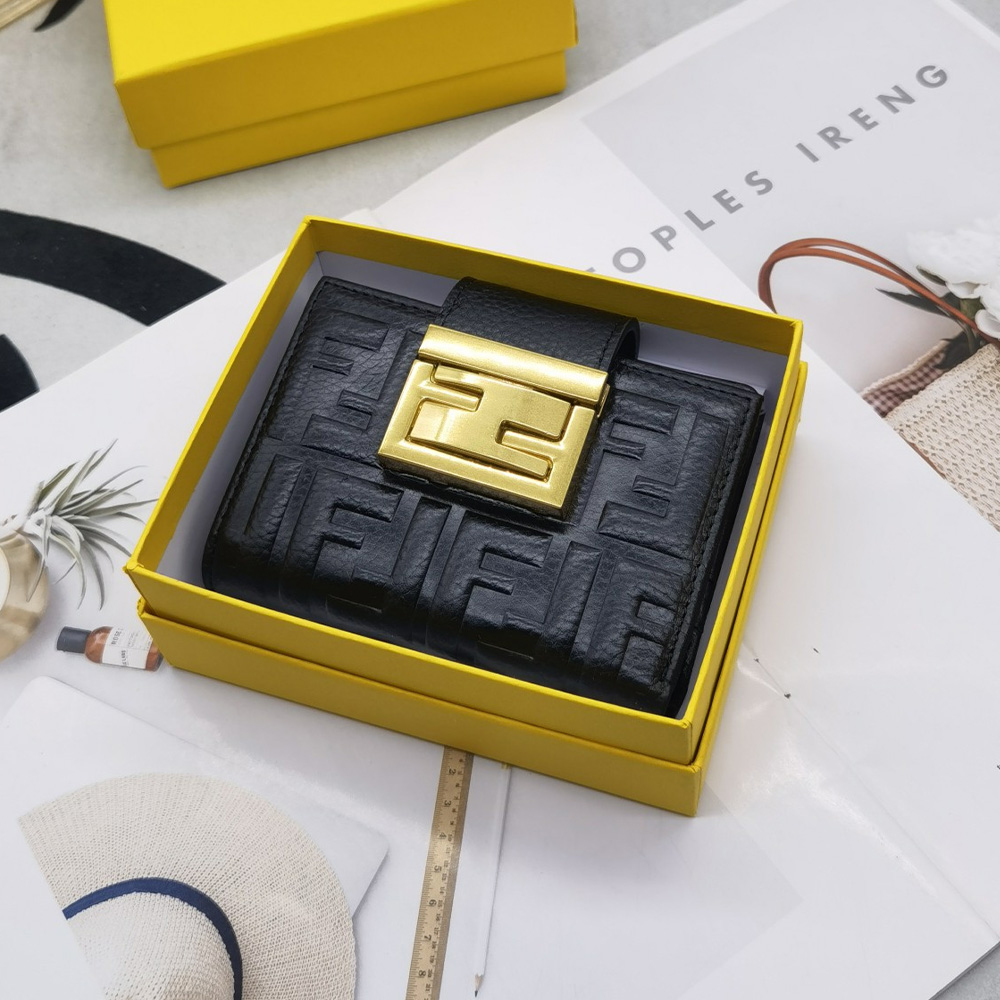 Fendi   leather Wallte