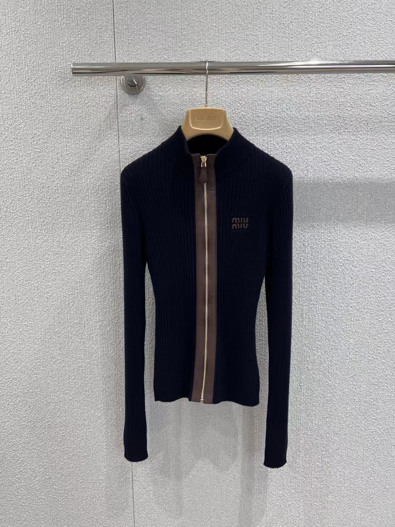 Zippered knit cardigan