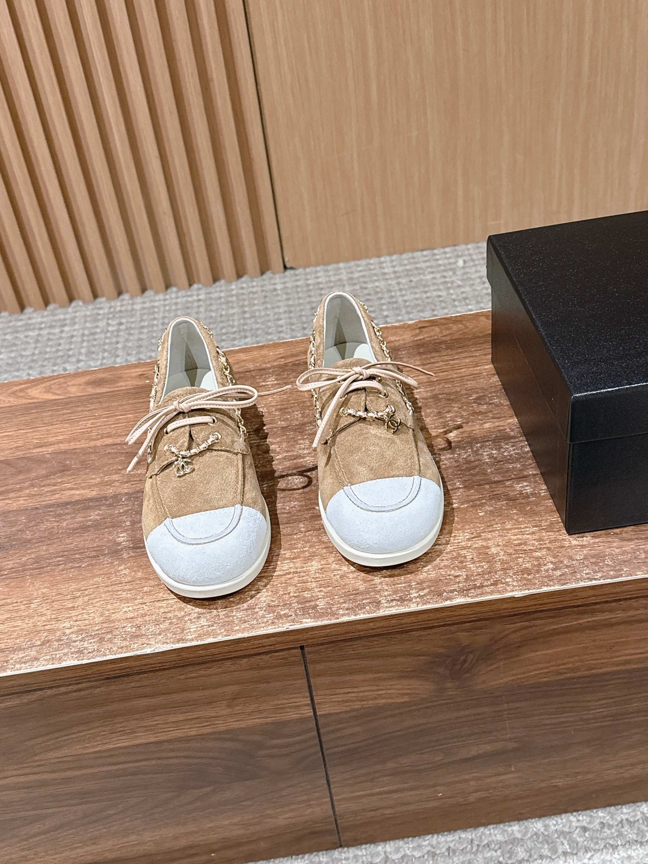 26NEW Color Block Suede Loafers