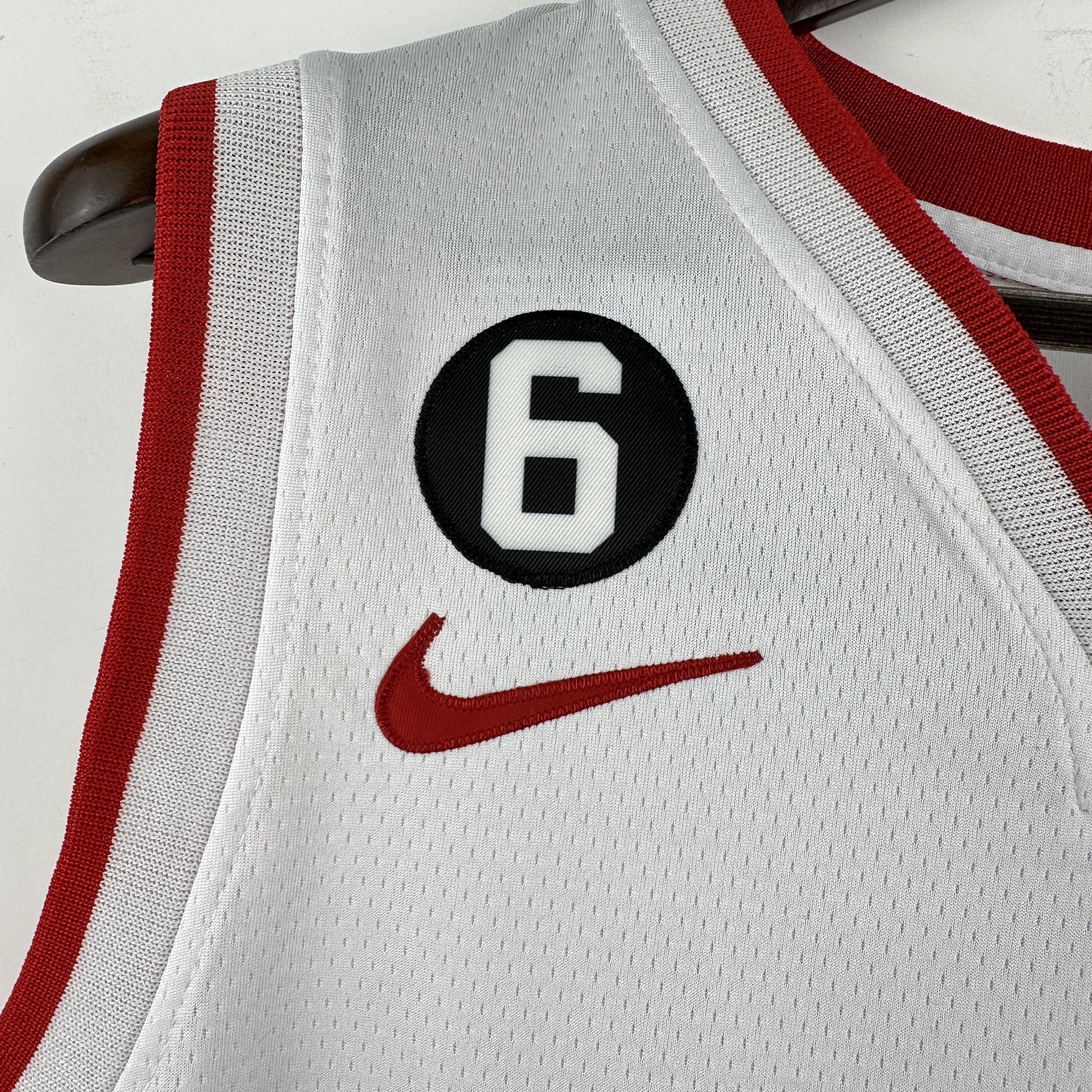 Hot Pressing V-neck White No. 14 Herro