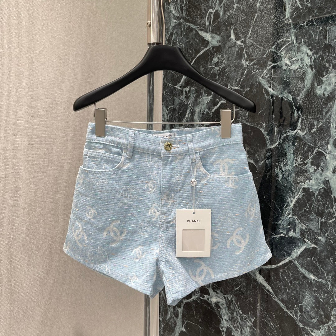 Light-colored jacquard print denim shorts