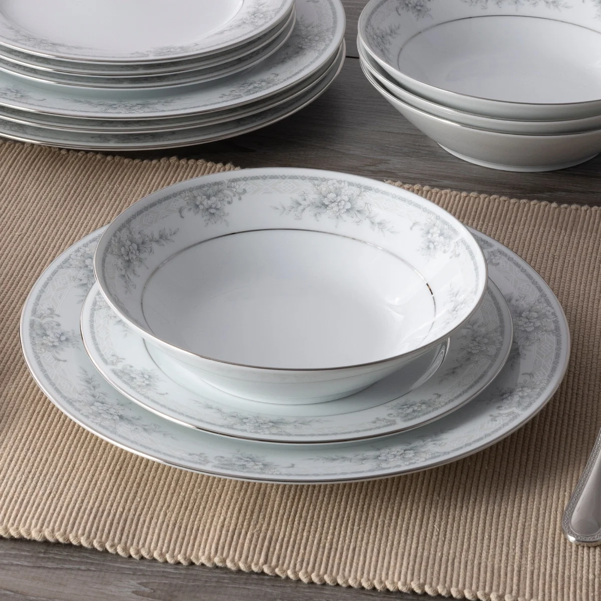 Noritake Sweet Leilani 12-Piece Dinnerware Set, Service for 4
