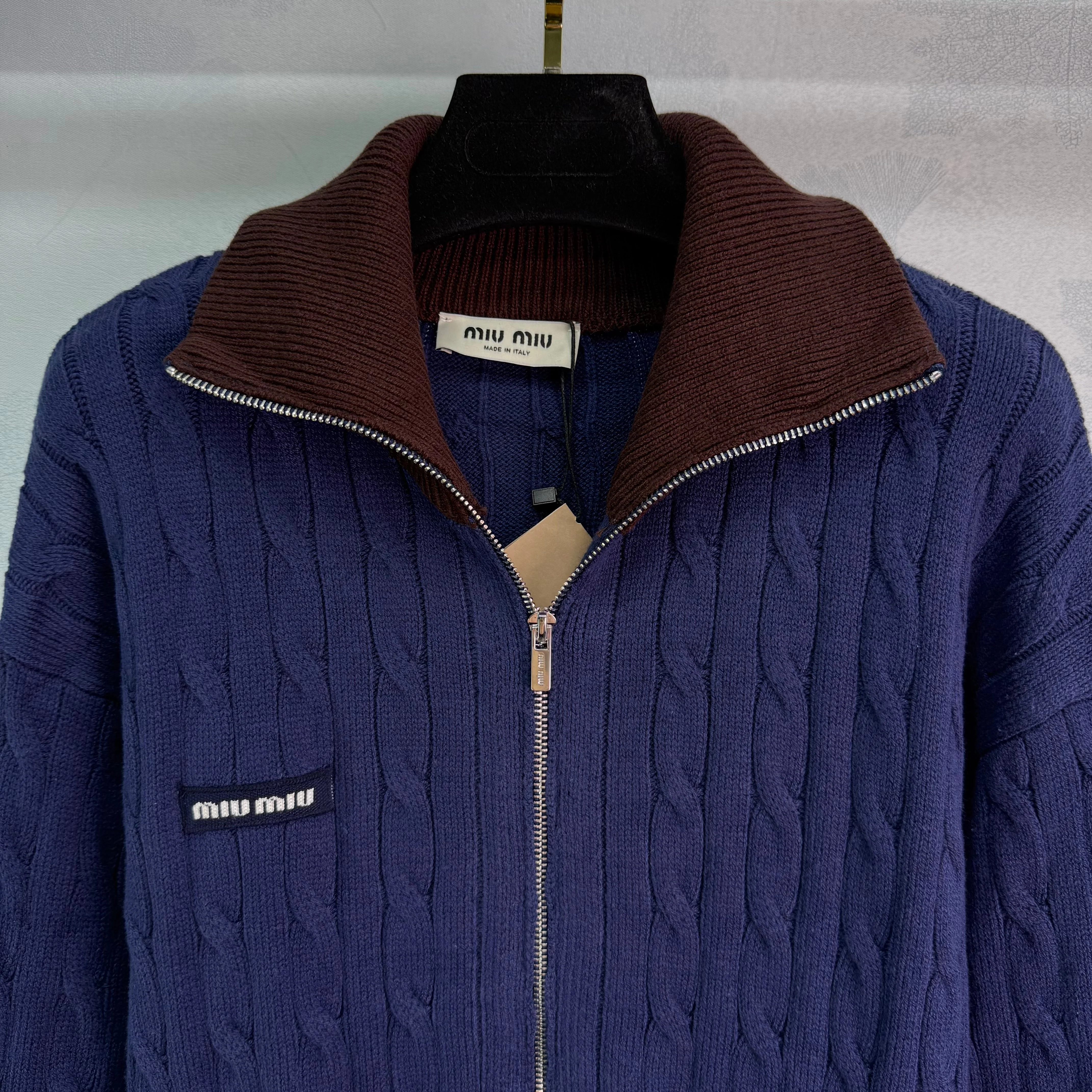 Contrast lapel design