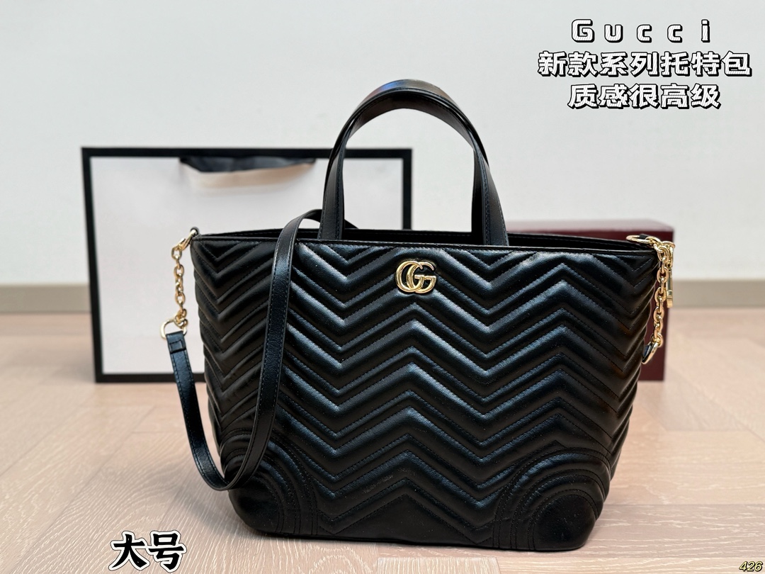 Gucci Betty mini tote bag in Black Leather
