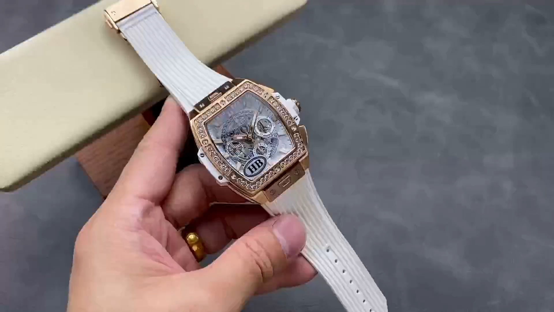【Super Clone】Hublot Spirit of Big Bang Chronograph 42mm 642.OE.2010.RW.1204