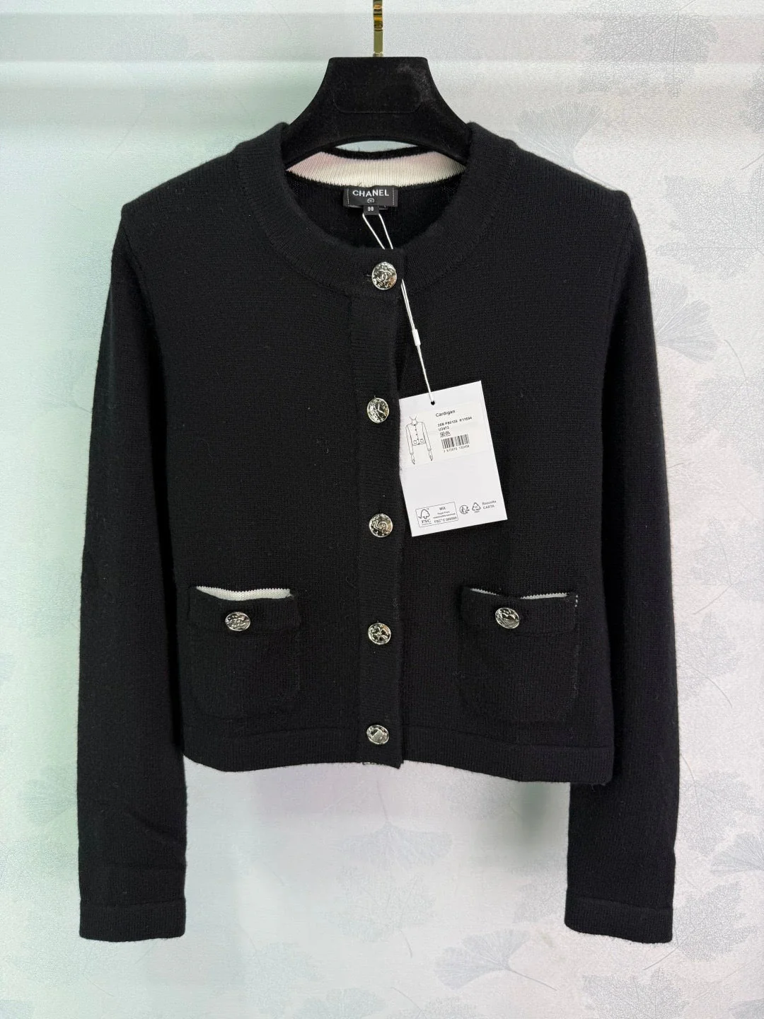 Double-pocket knitted crew neck long-sleeved cardigan