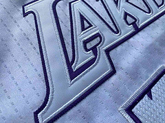 Los Angeles Lakers Bryant White 24 MN