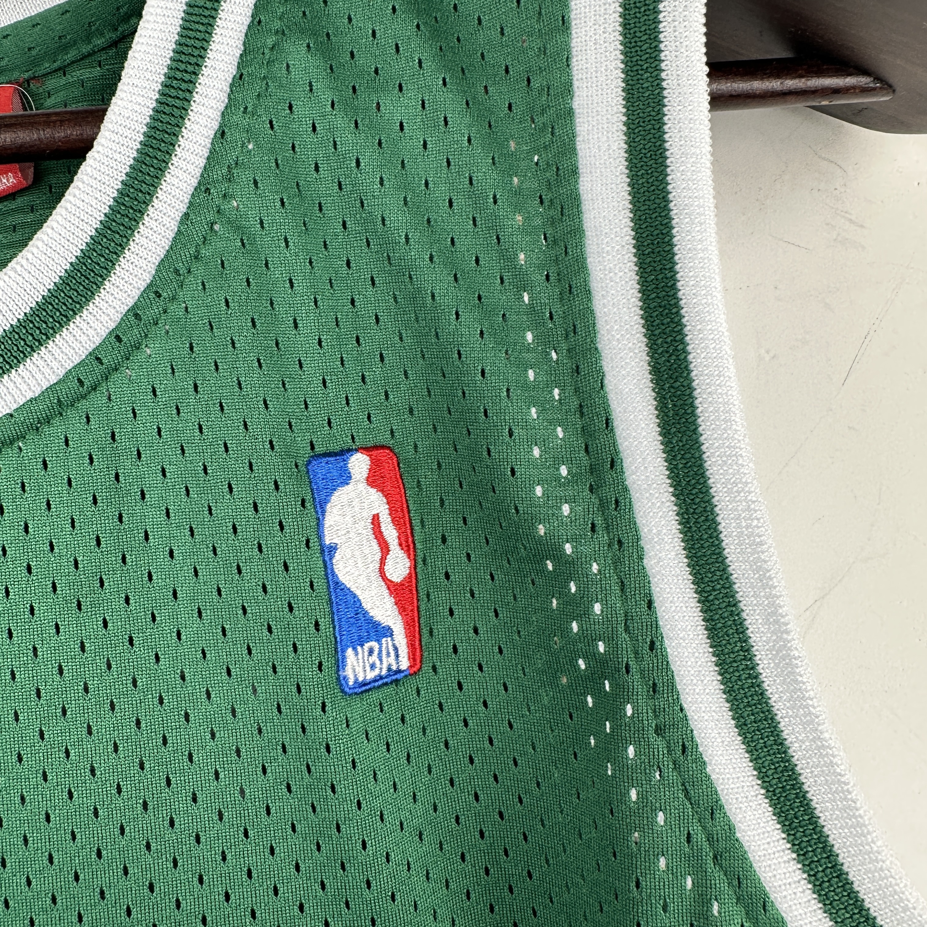 Embroidered MN Retro Jersey Celtics 85/86 Season Green No. 33 Bird