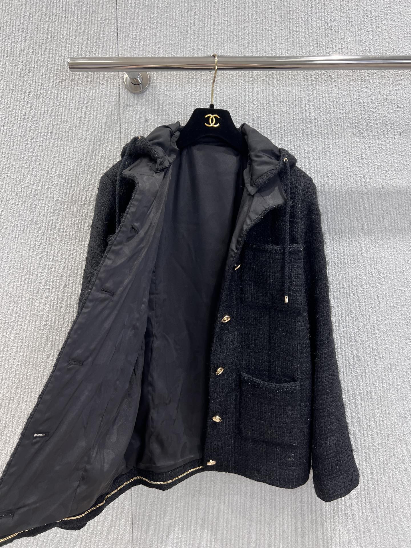 New model from the Handicraft Workshop series: woven four-pocket hooded nylon jacket