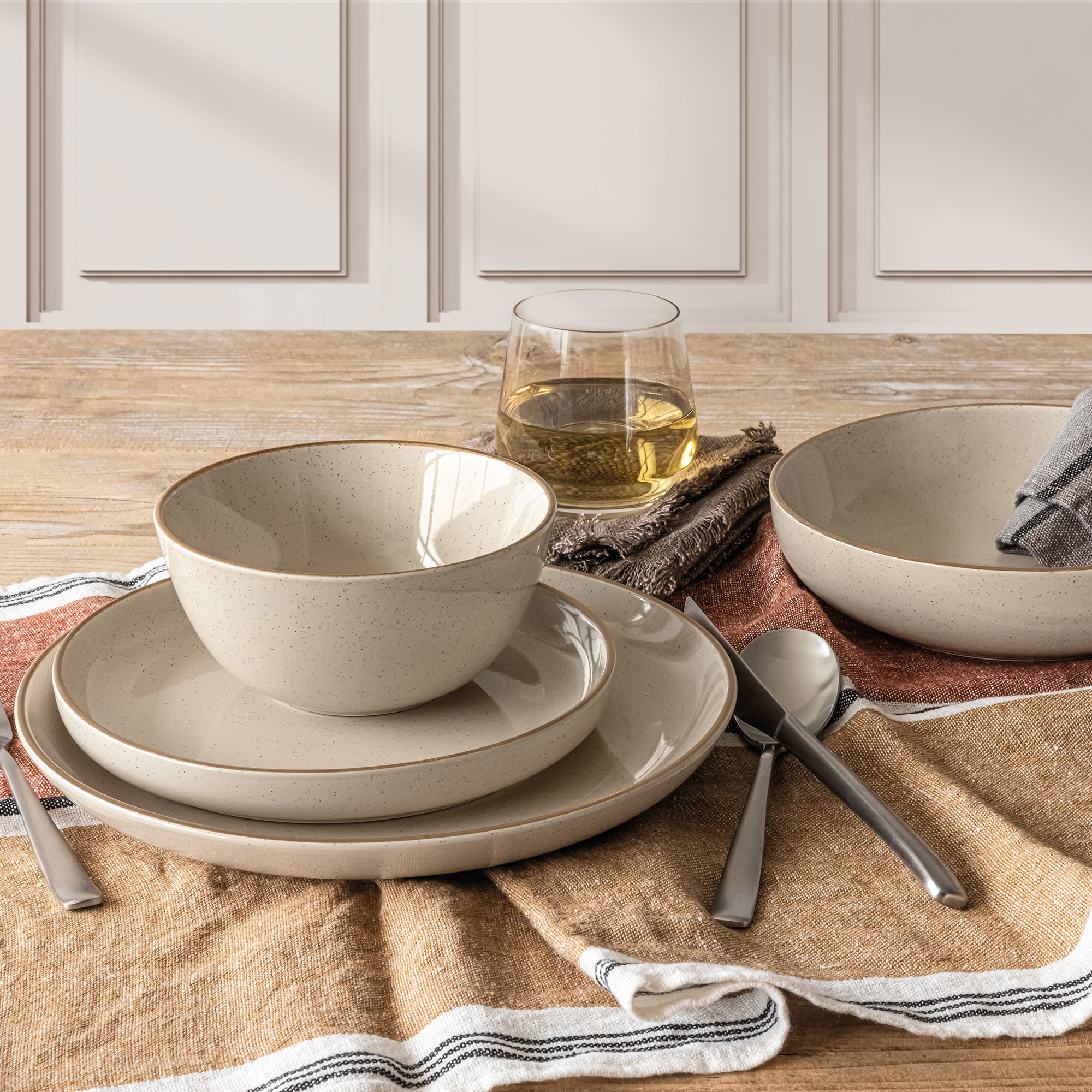 over&back Options 16-piece Dinnerware Set