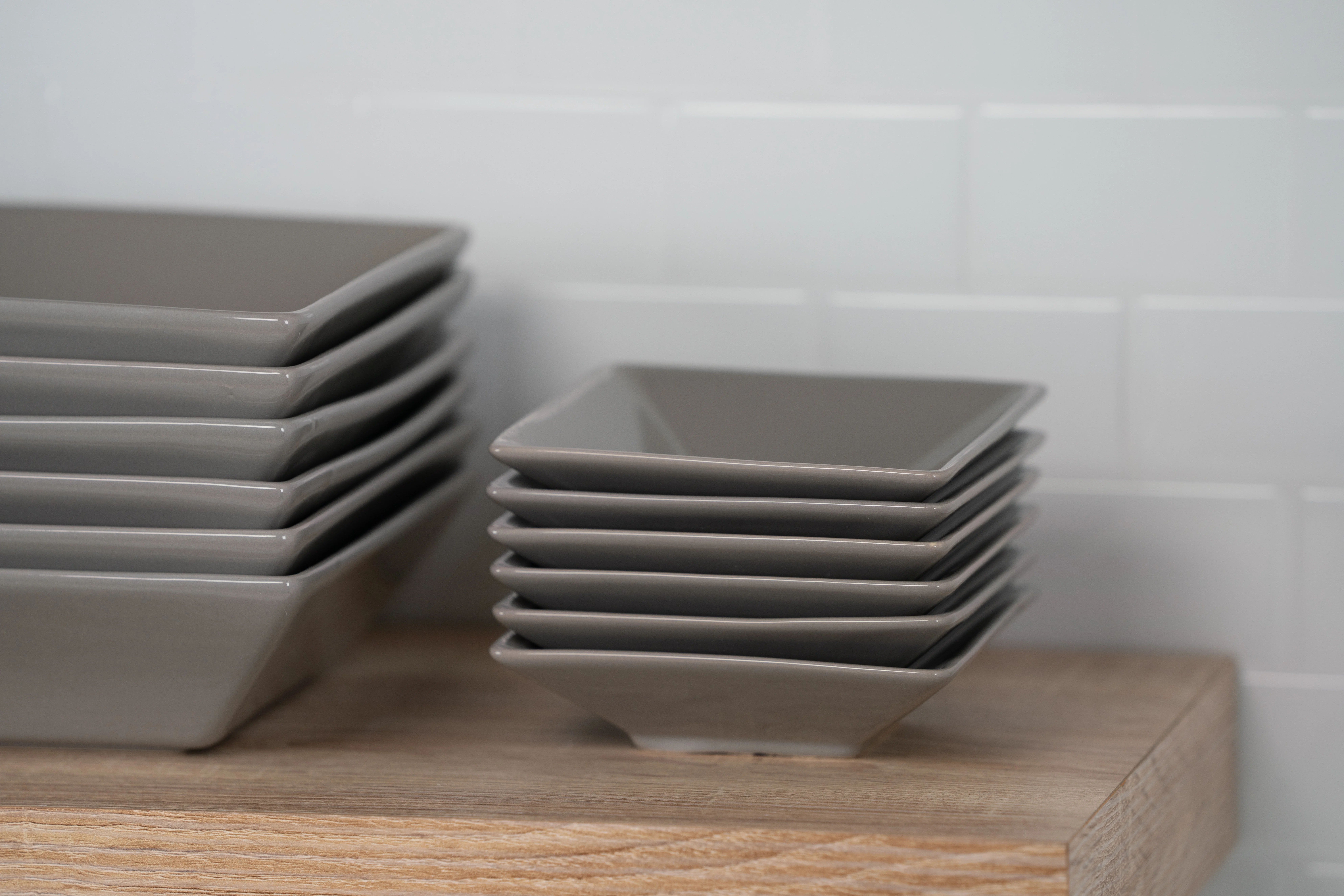 10 Strawberry Street Nova Square 40 Piece Stoneware Dinnerware Set, Gray