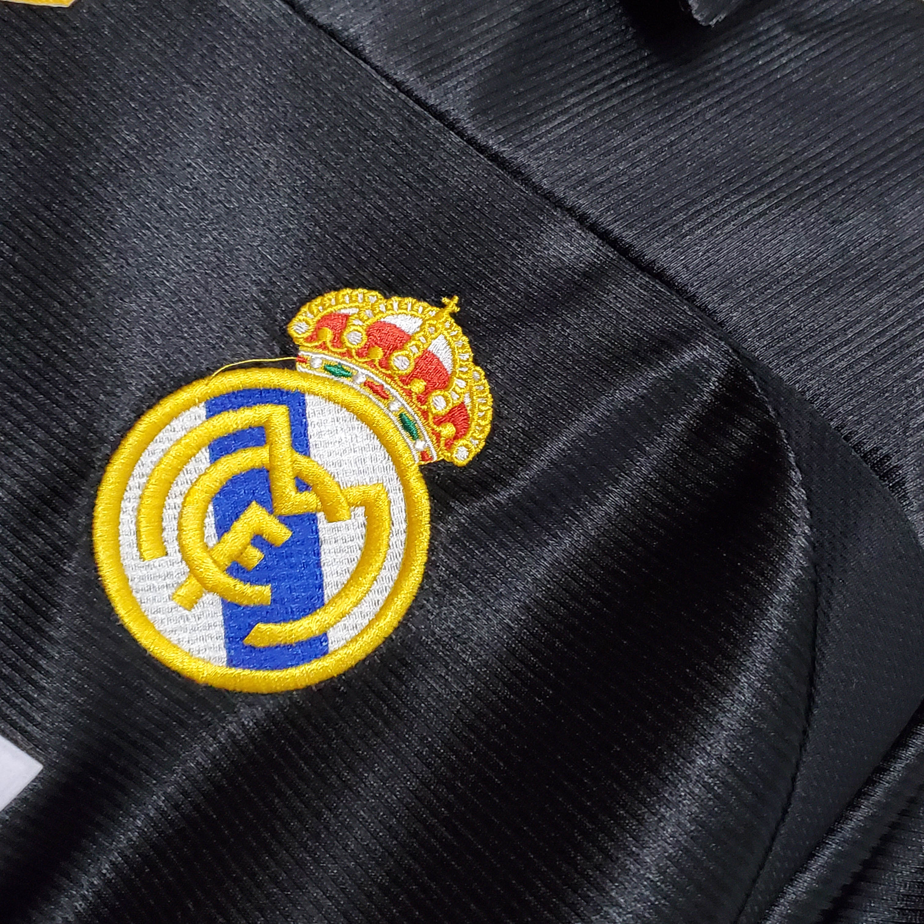 1999/01 Real Madrid Away Retro Jersey - Fans Edition