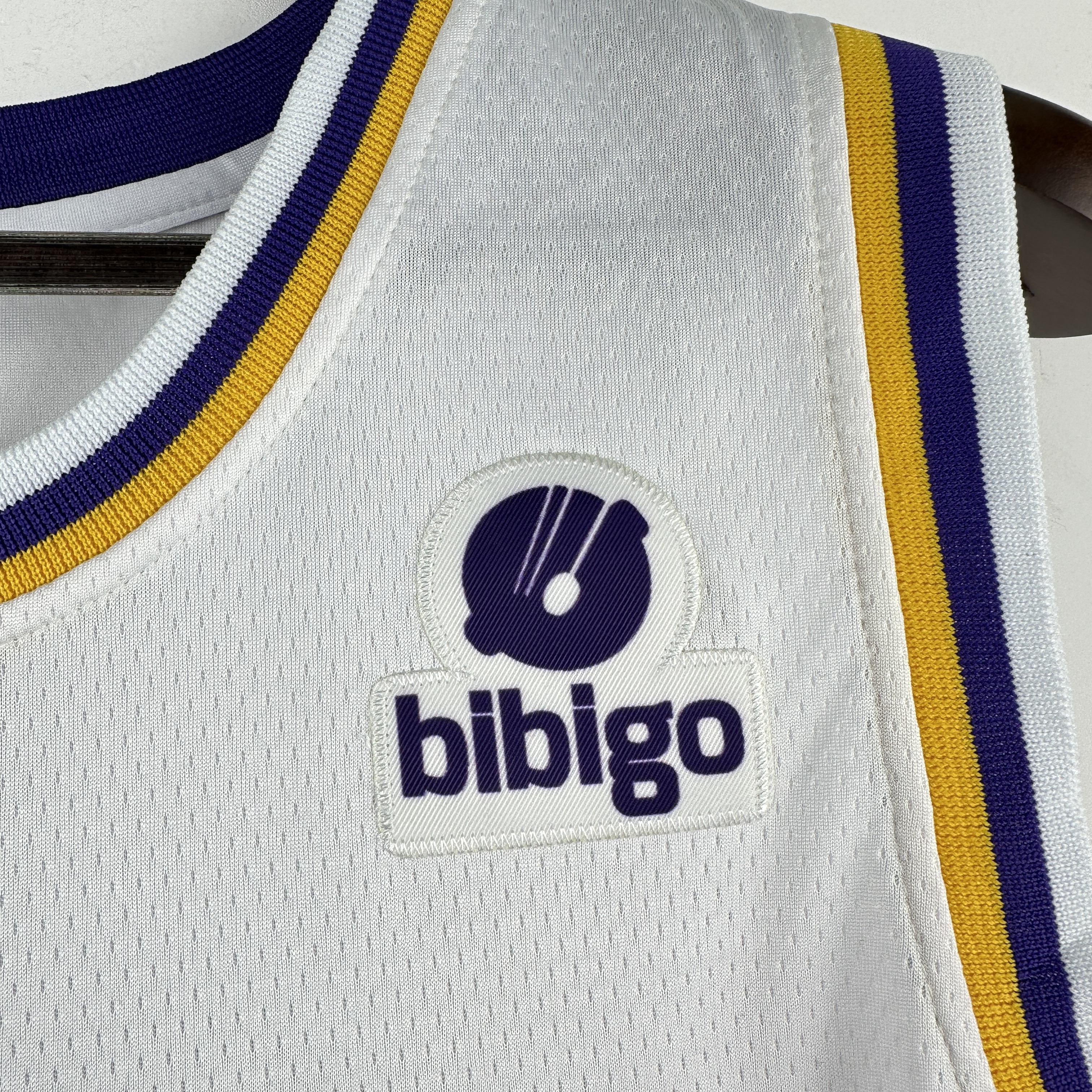 Embroidered Lakers Crew Neck White No. 23 James