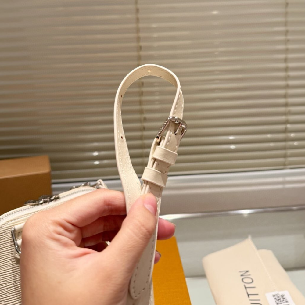 Louis Vuitton Nano Alma Epi Noir Beige 7.1 Inches M81945