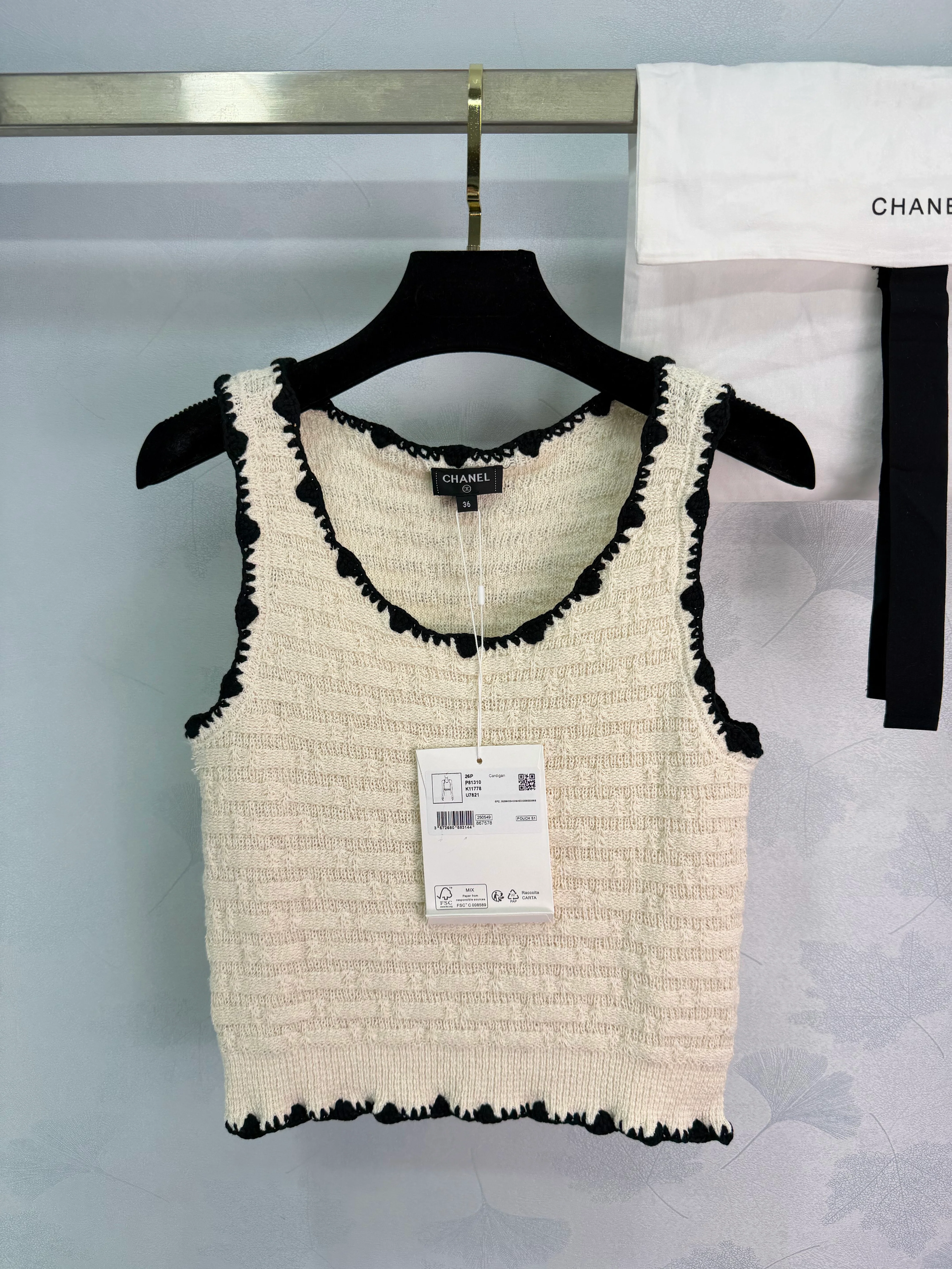 Wavy-edged Knit Vest