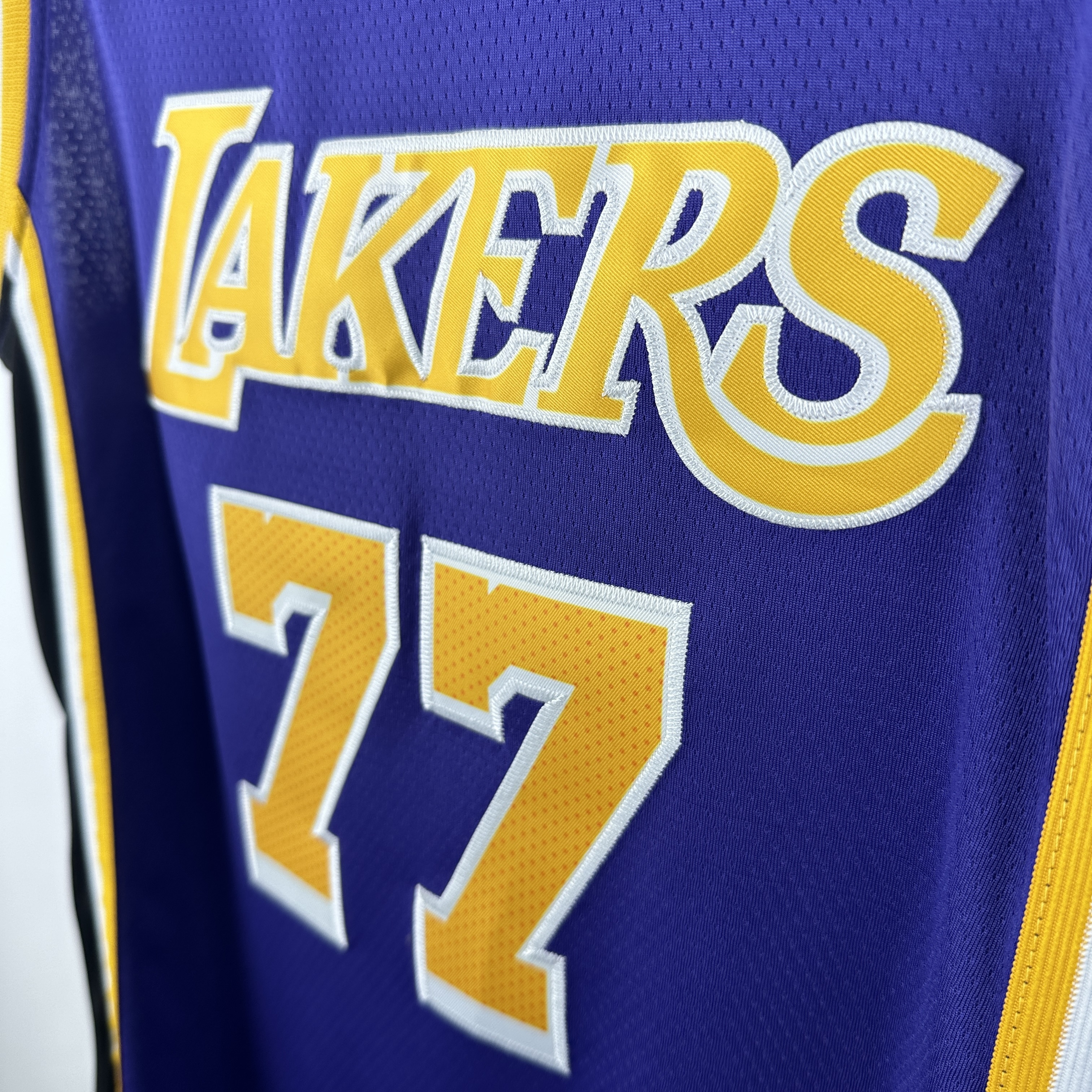 Embroidered Lakers Jumpman No. 77 Dončić