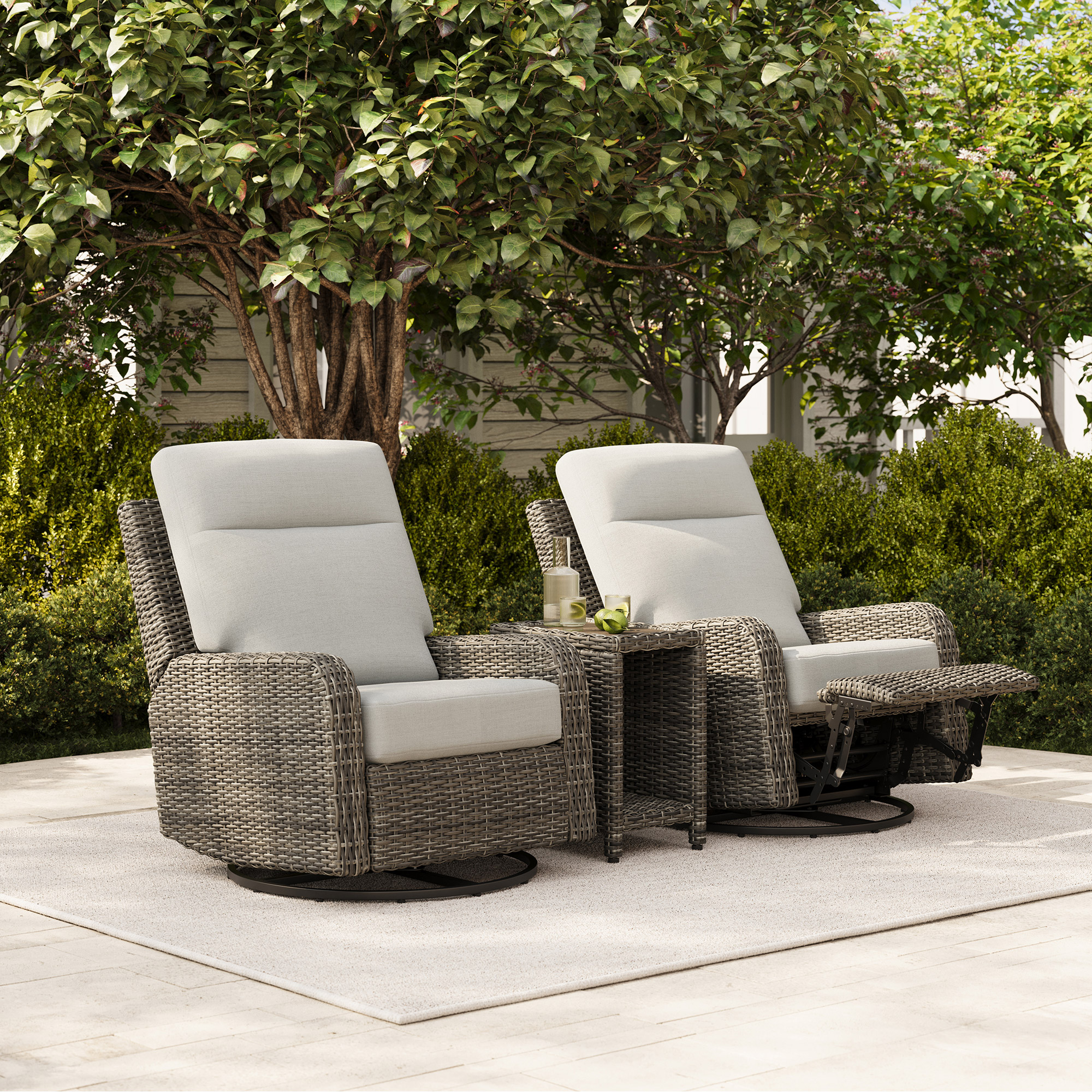 Thomasville Elko 3-piece Outdoor Swivel Glider Recliner Set