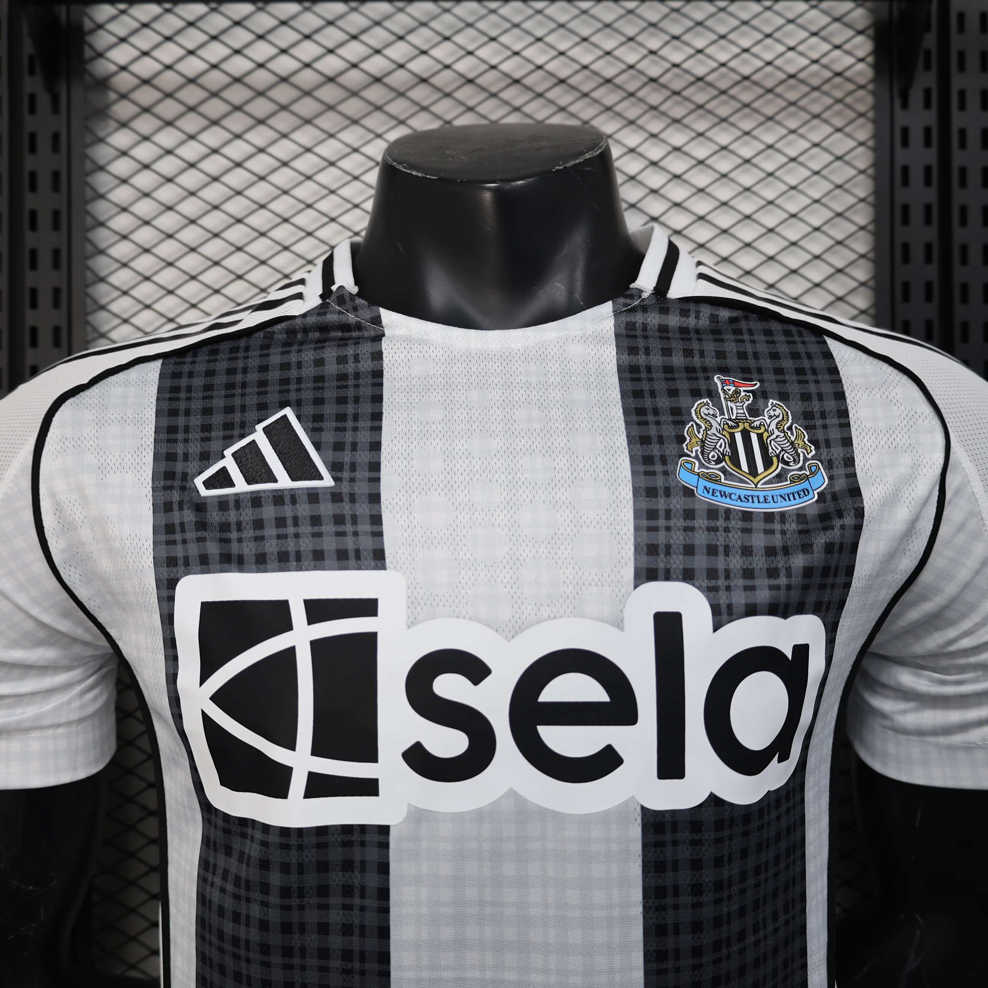 2025/2026 Player Version Newcastle United Home Football Shirt 1:1 Thai Quality