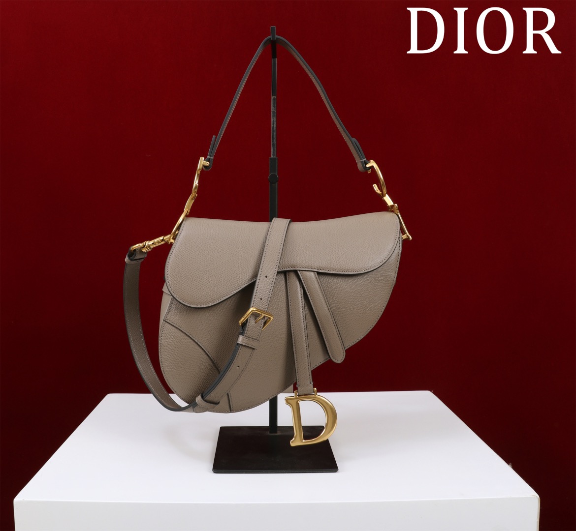 Saddle Bag with Long Shoulder Strap Large: 25 x 20 x 6 cm Lining: Cashmere + Leather