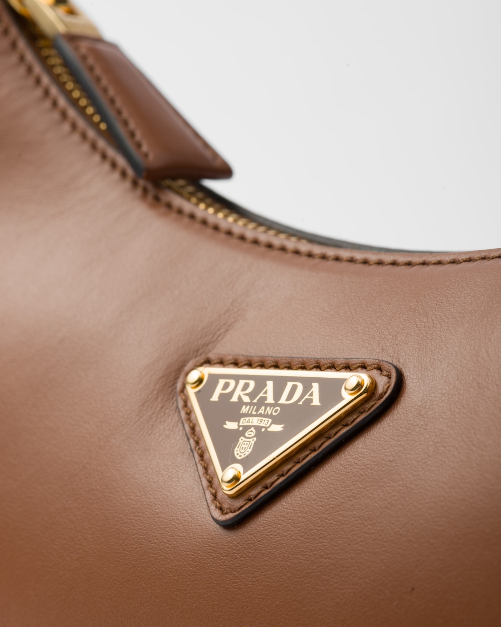 Arqu?? Small Leather Shoulder Bag