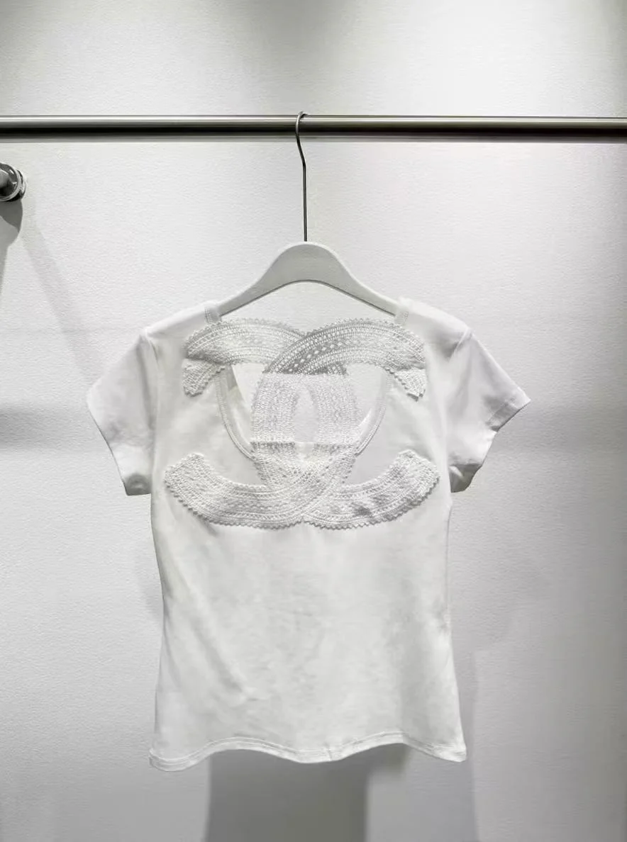 White short-sleeved T-shirt