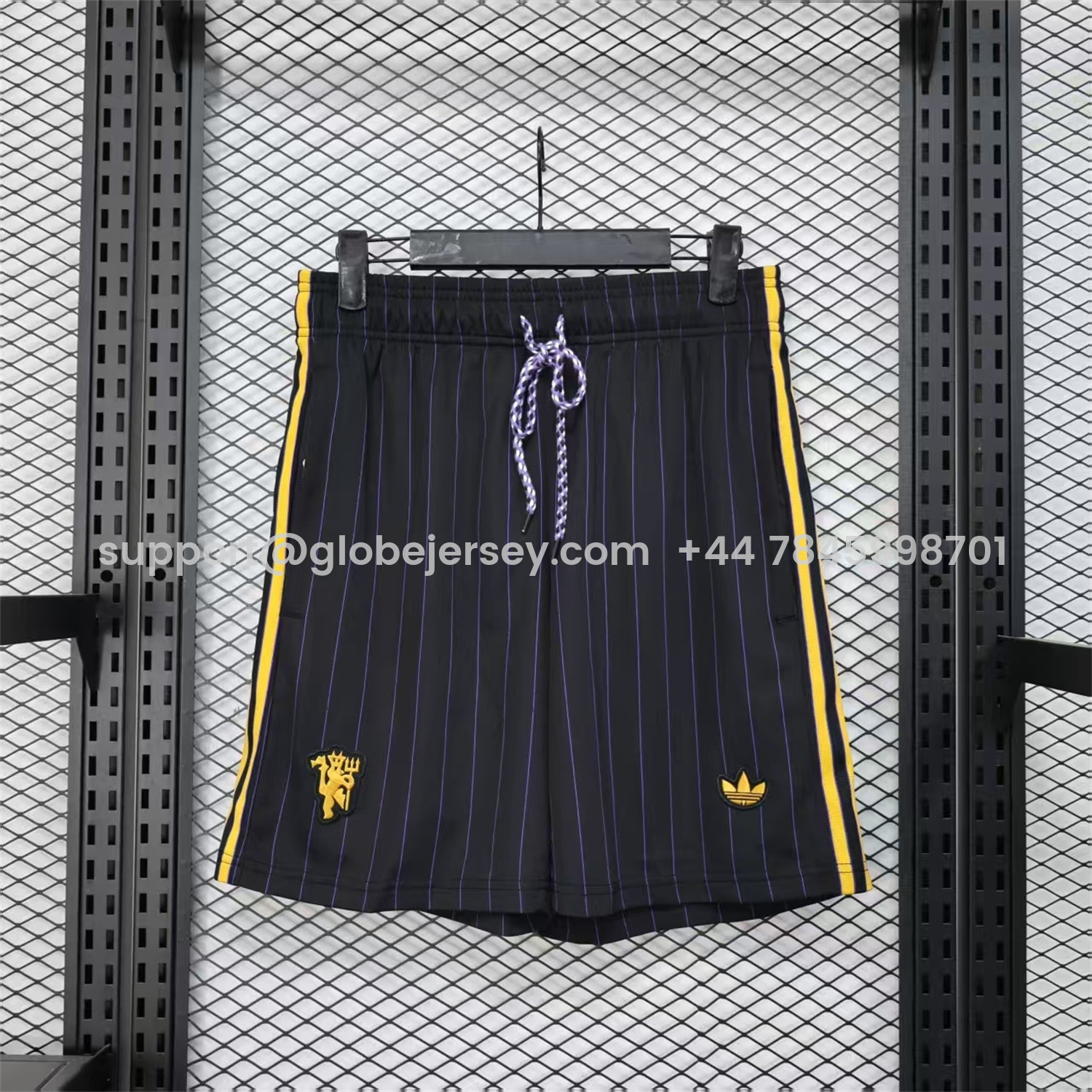 Manchester United 25-26 Trefoil Black Travel Shorts - Player Version