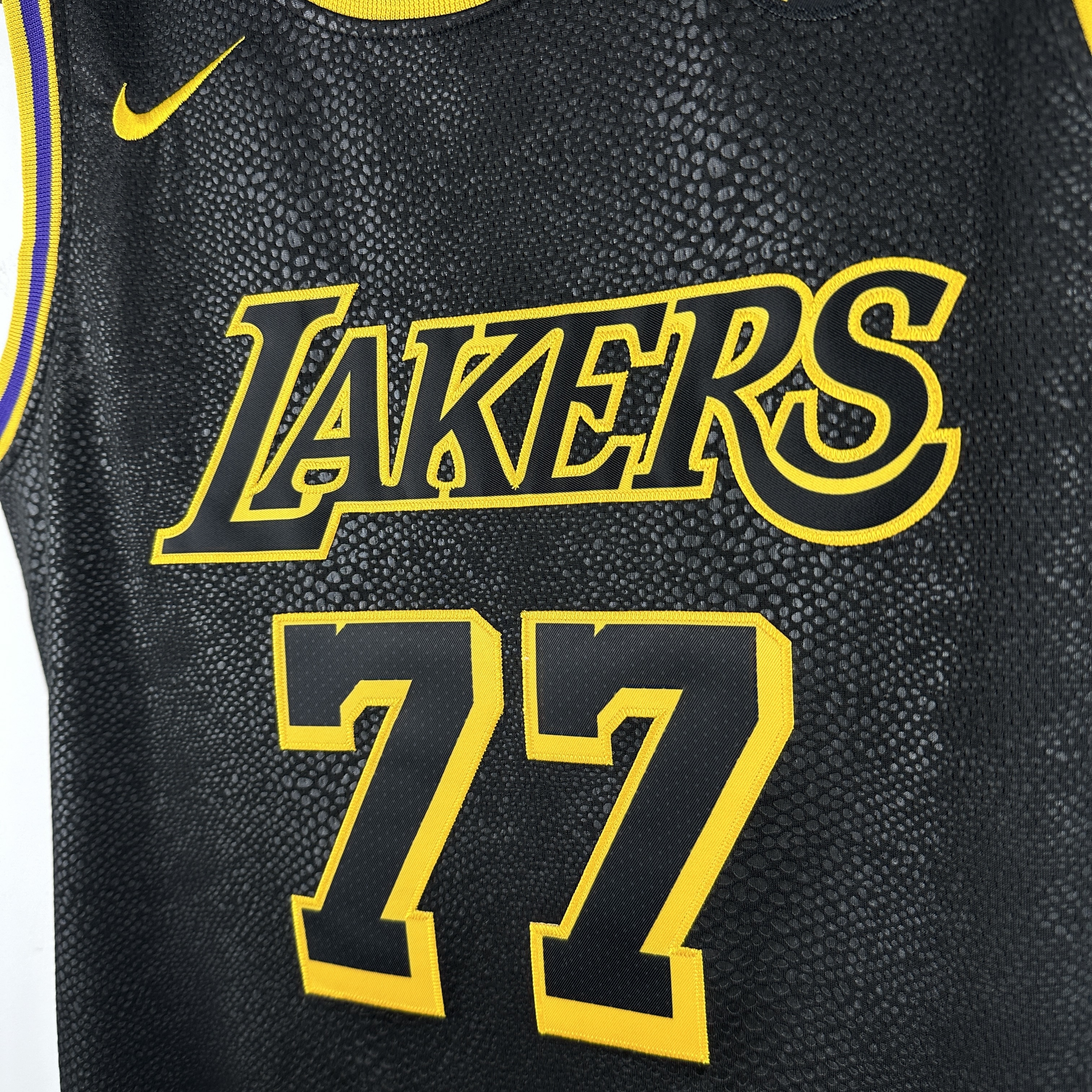 Embroidery Lakers Snake No. 77 Dončić