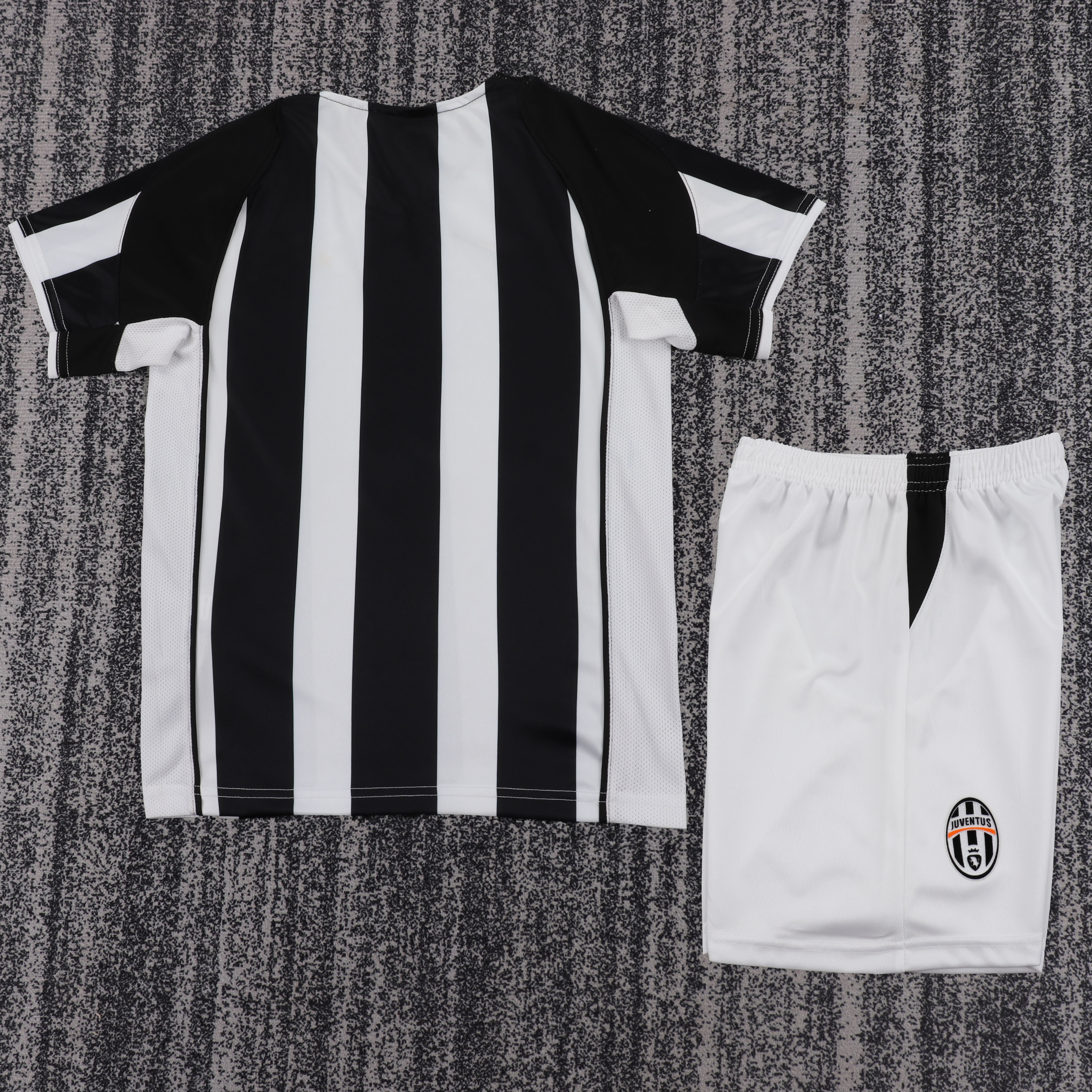 2004-05 Juventus Home Retro Children's Jersey Set - Fans Edition