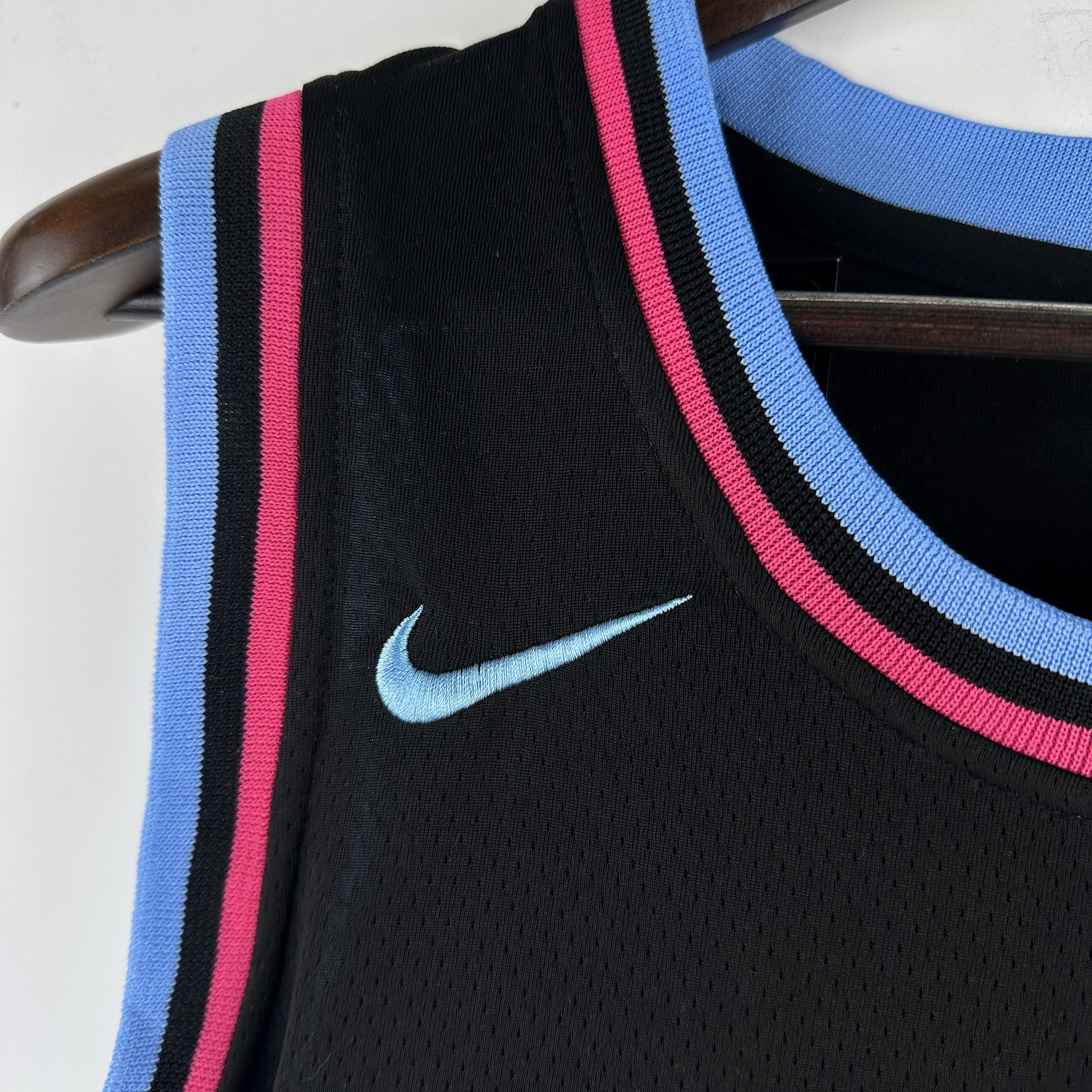 Embroidered Heat Crew Neck Black No. 3 Dwyane Wade