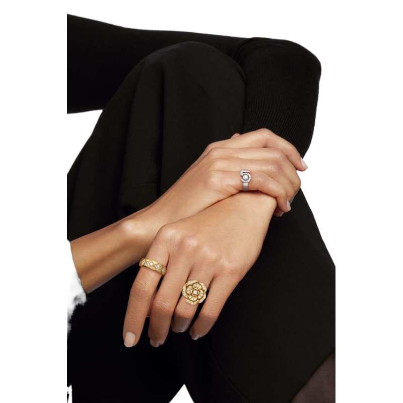 Bouton de Camelia ring