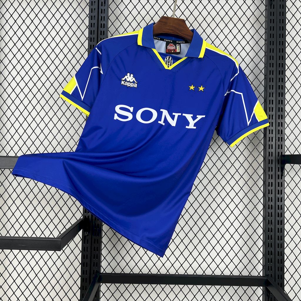 Retro Juventus 1996-97 Away Jersey