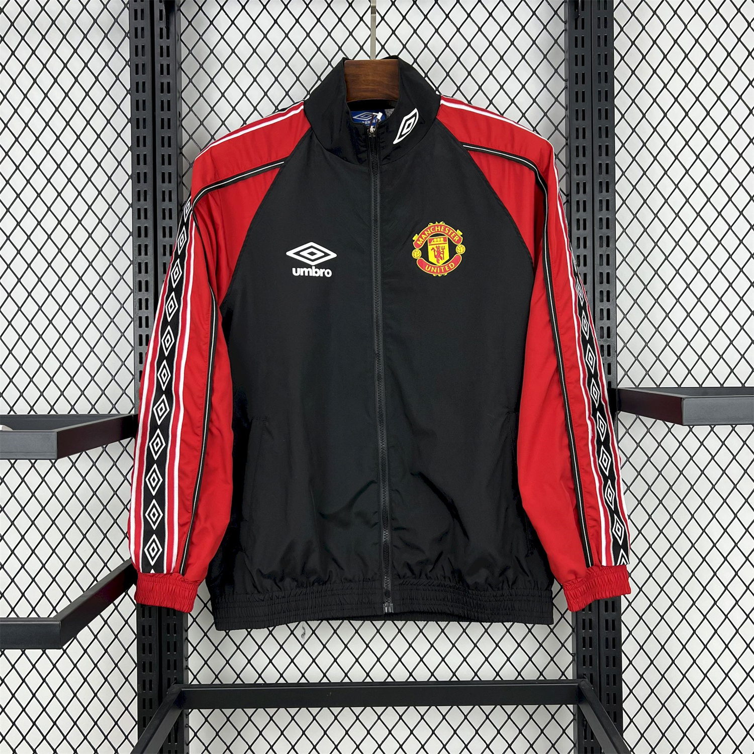 Retro Manchester United 1998-99 Throwback Windbreaker Jacket - Black and Red