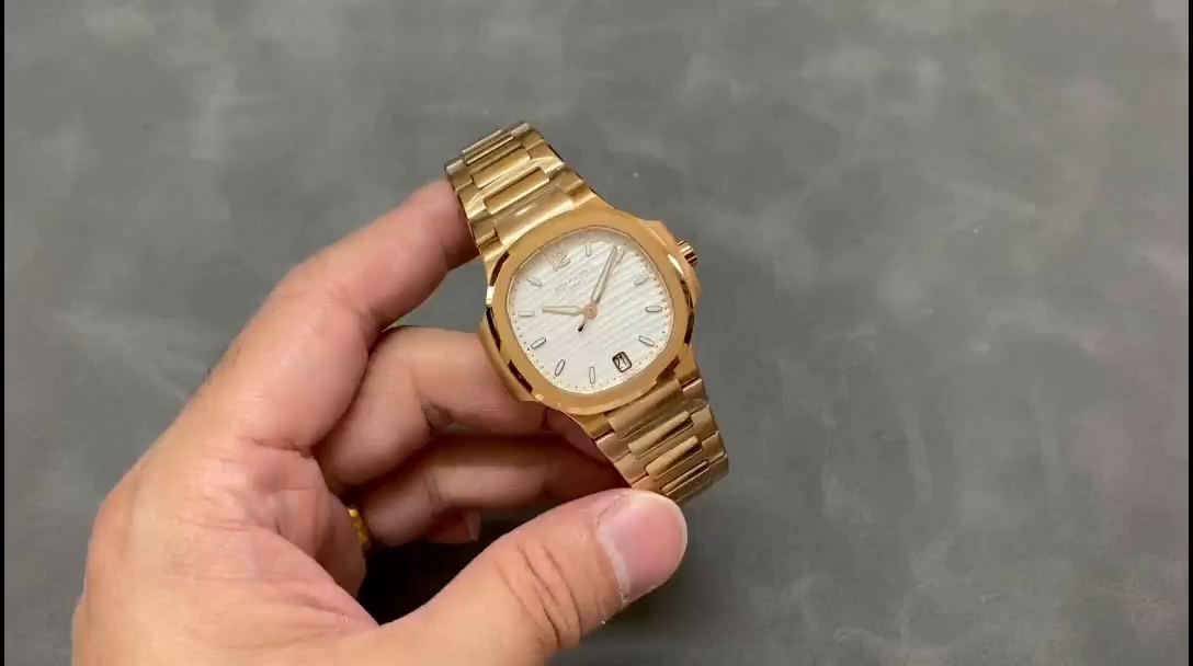 【Super Clone】Replica Patek Philippe Nautilus 7118 1R 001 40mm Mens Watch